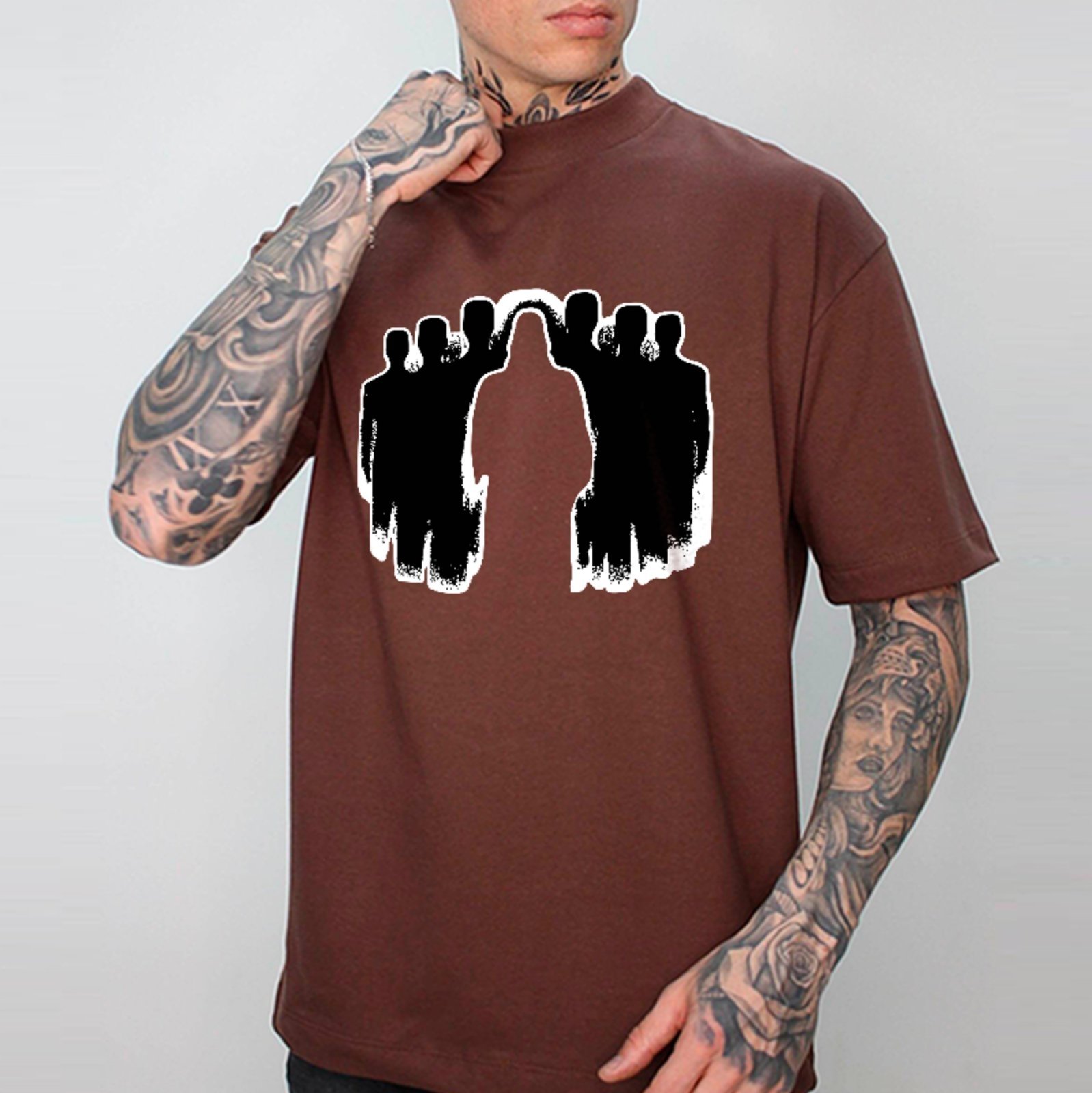 Camiseta Oversized Gospel Jesus Entre Nós Fé Cristã Streetwear Unissex Marrom