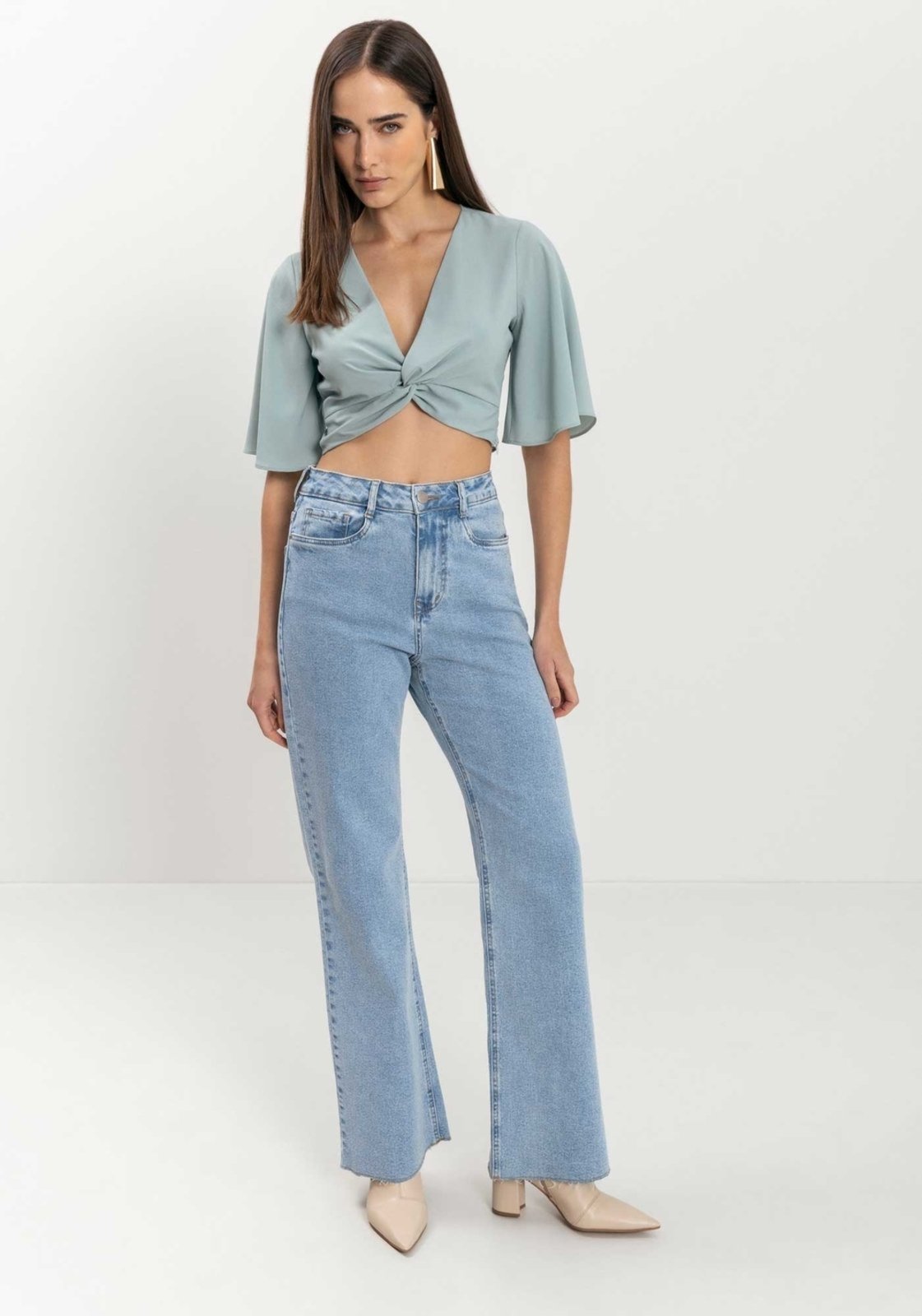 Blusa Cropped De Mangas Curtas Com Torção No Decote