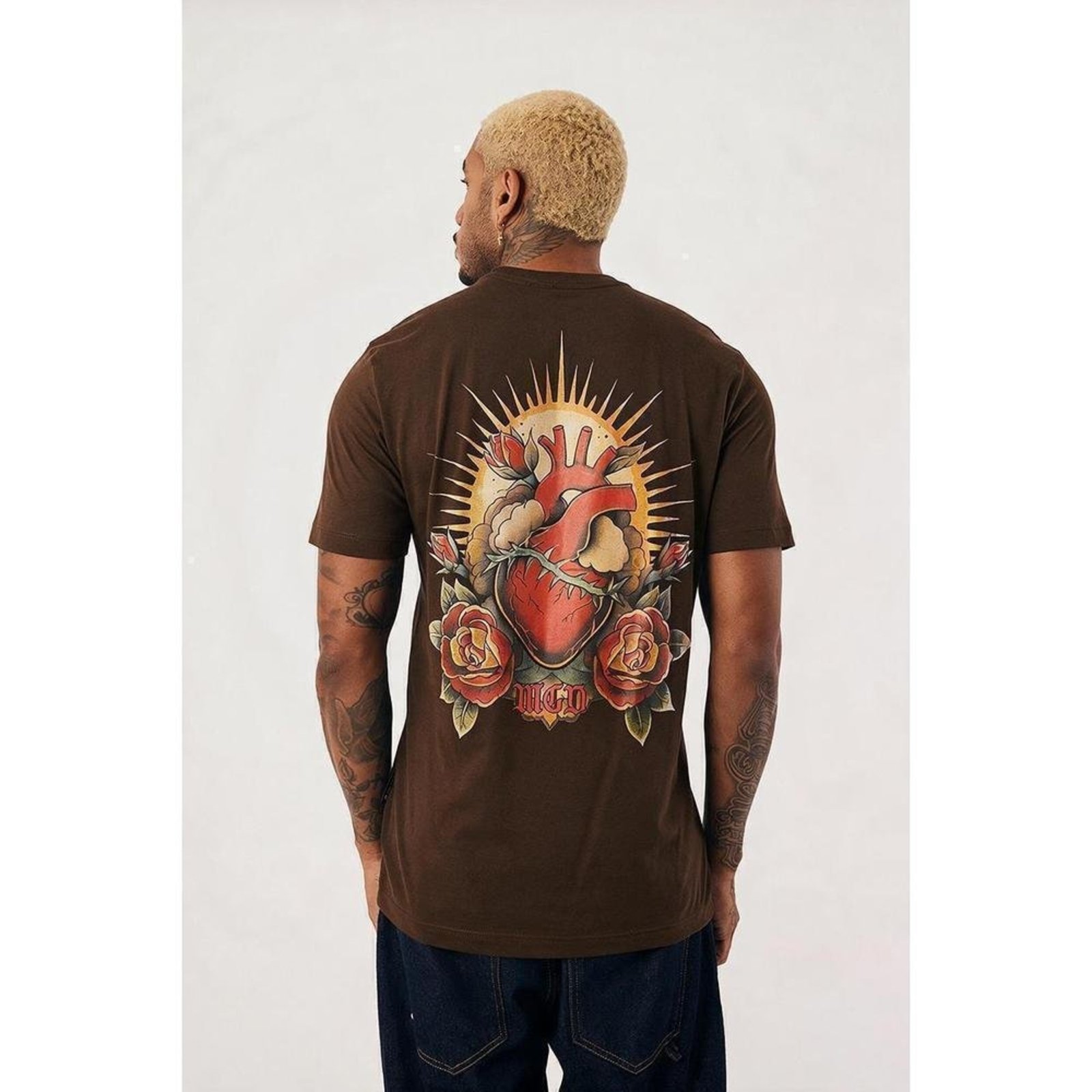 Camiseta Regular Costas Sagrado Coração Marrom Expresso