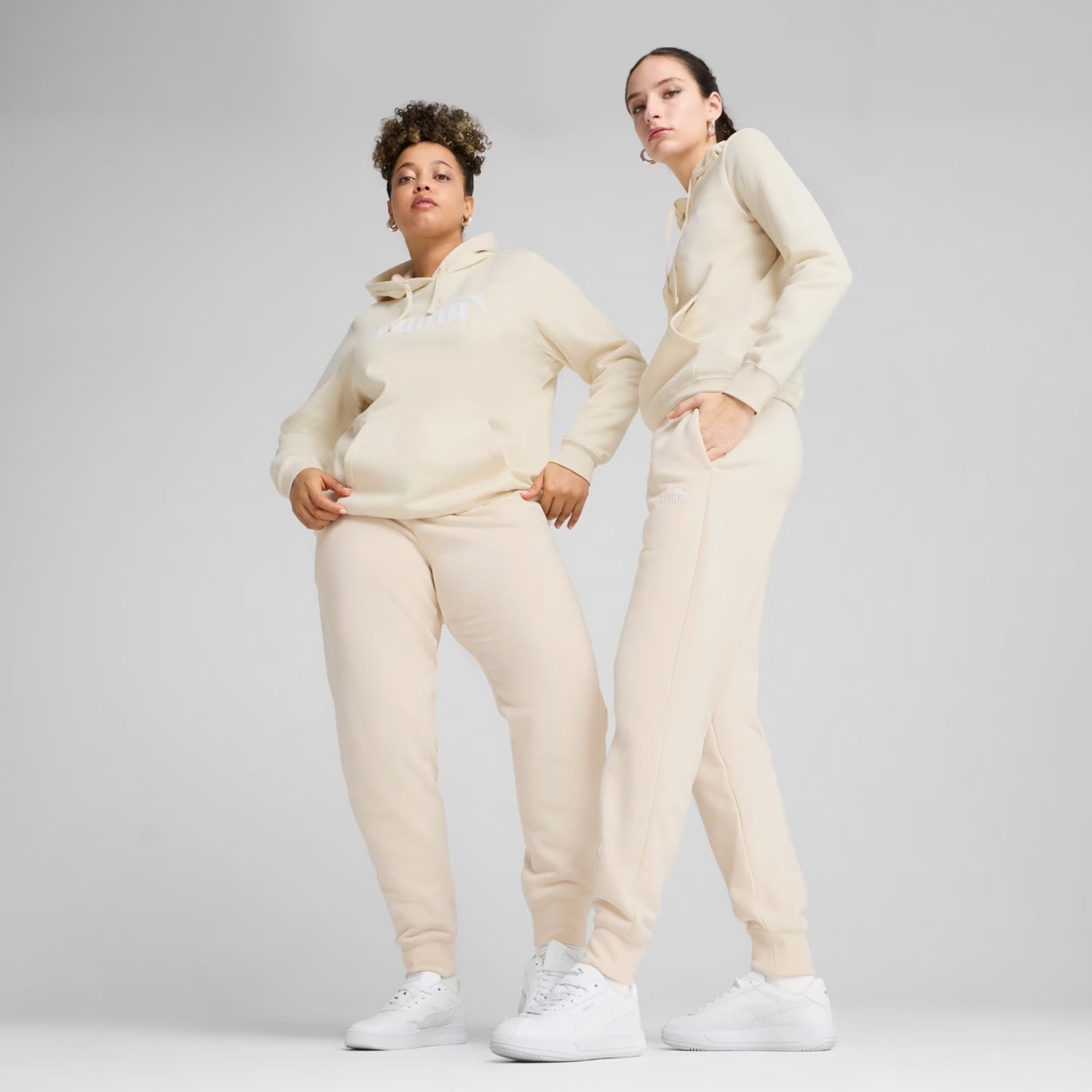 Calça Puma Ess NO. 1 Logo Sweatpants Feminina Off White