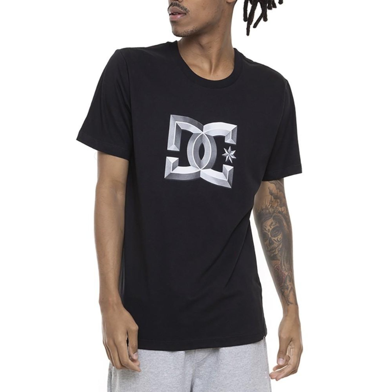 Camiseta DC Shoes Star Bevelled Plus Size SM23 Preto