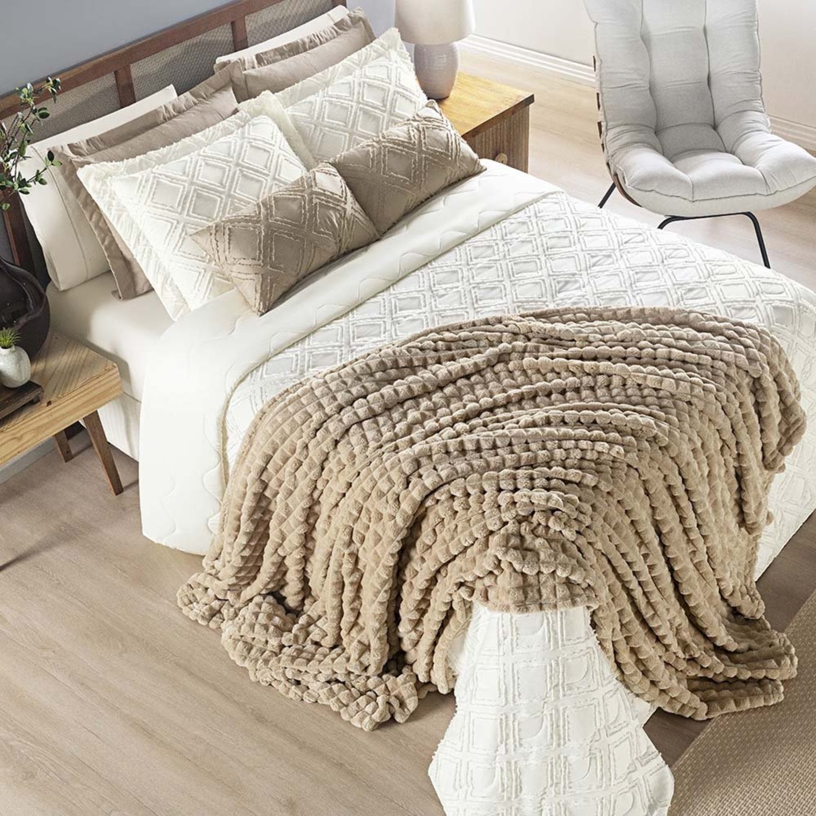 Coordenado Cobre Leito e Cobertor Tok Max Queen Ultrasoft Alto Relevo Dupla Face - Palha - 100% Poliéster