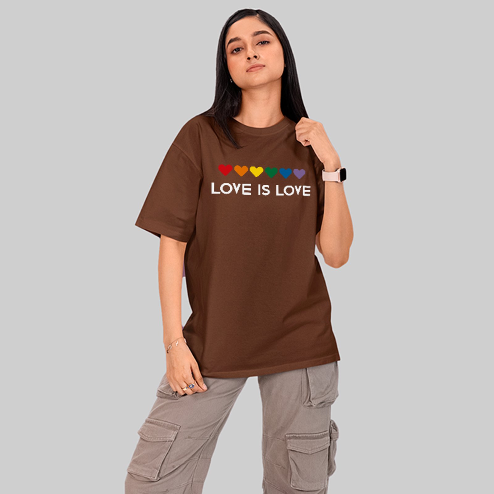 Camiseta Oversized Love Is Love Rainbow Pride Unissex Marrom