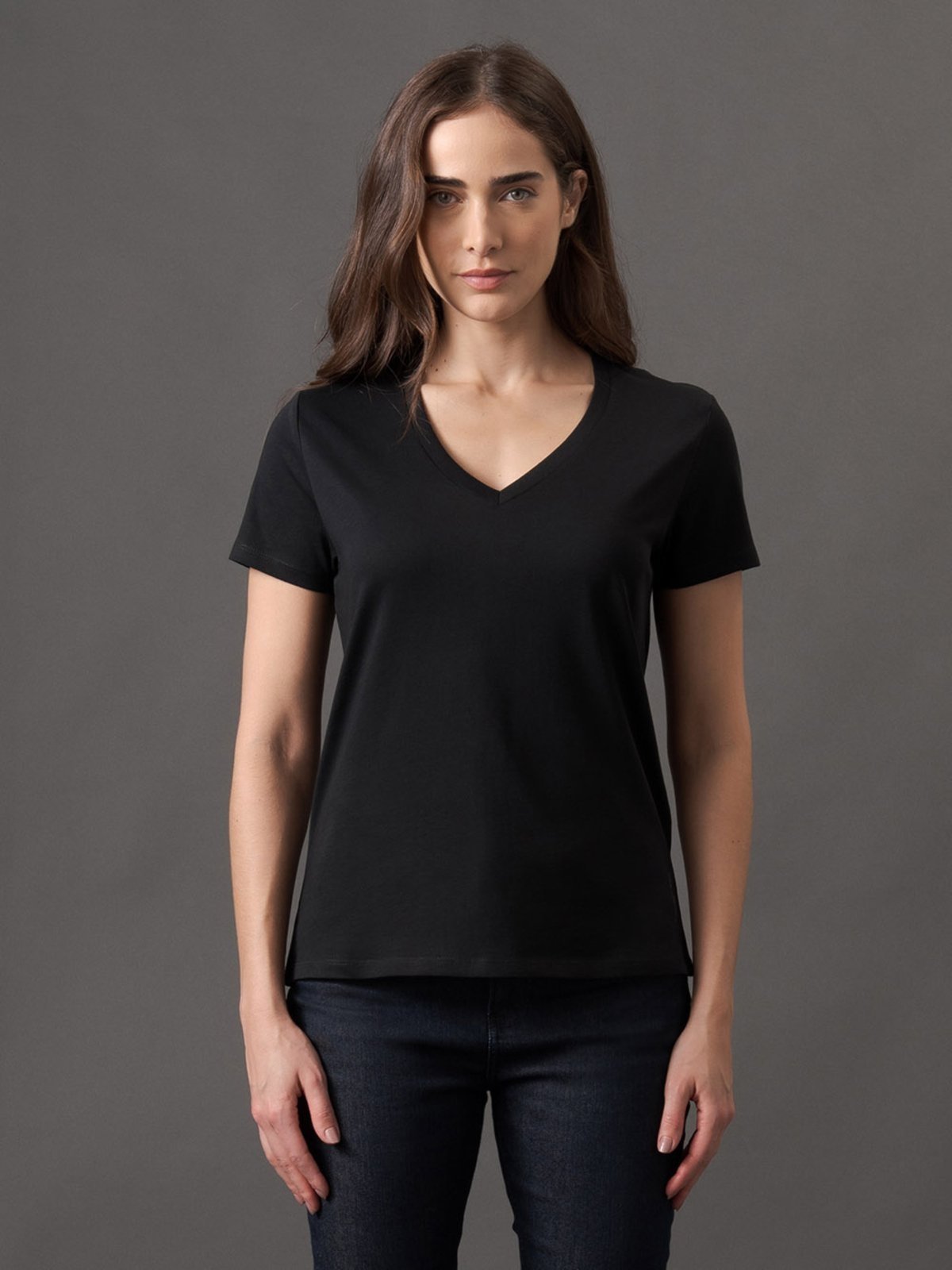 Vista 2 Camiseta Feminina Estampa Lateral Gola v Calvin Klein Jeans preto Calvin Klein Jeans preto