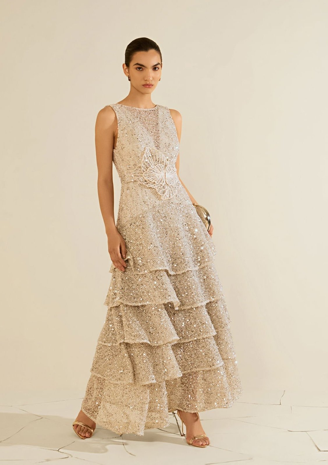 Vestido Morena Rosa Solto Decote Canoa Sem Manga Midi Bege