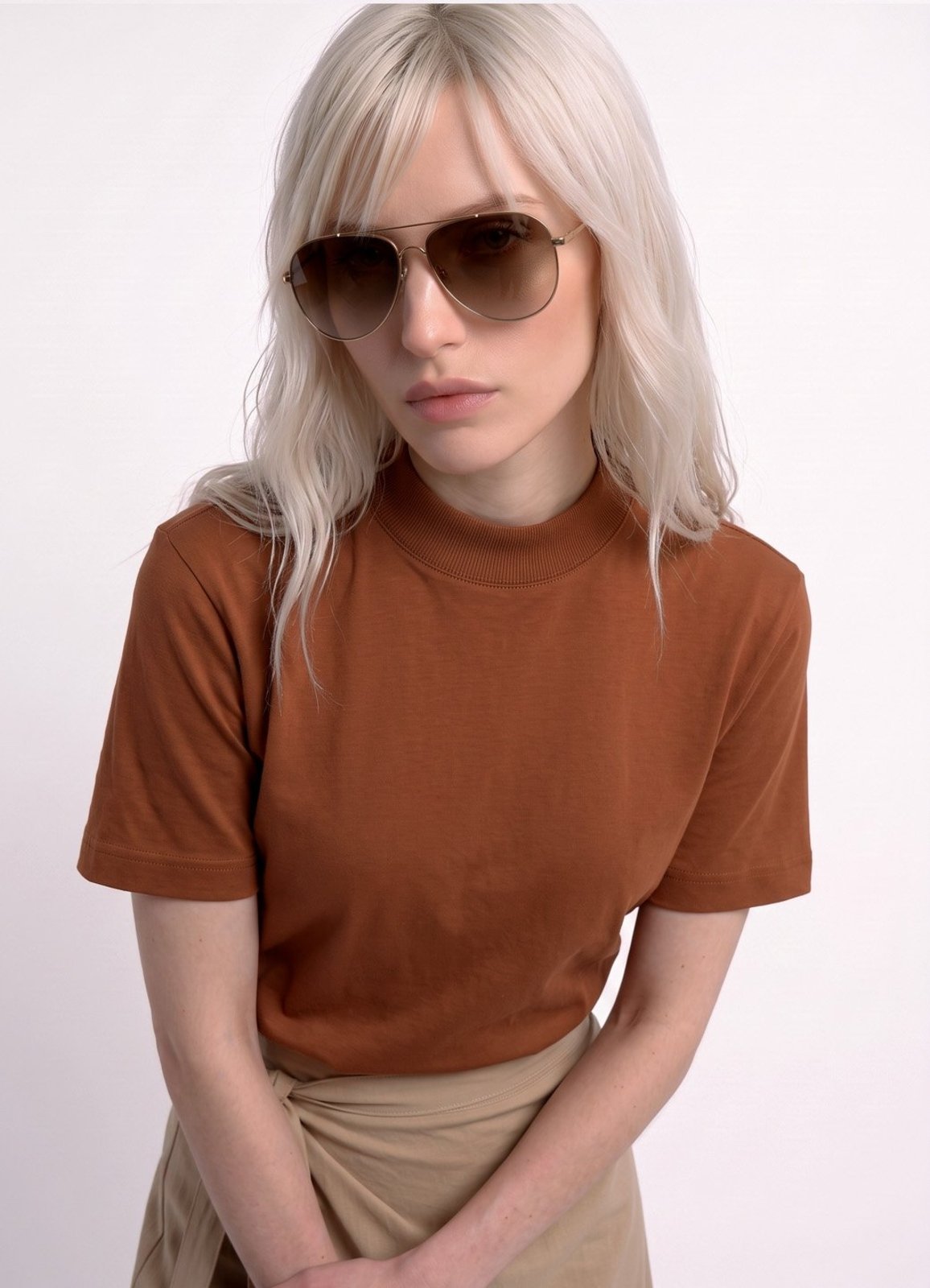 Blusa Marrom Canela Manga Curta Gola Alta Algodão Premium Sob