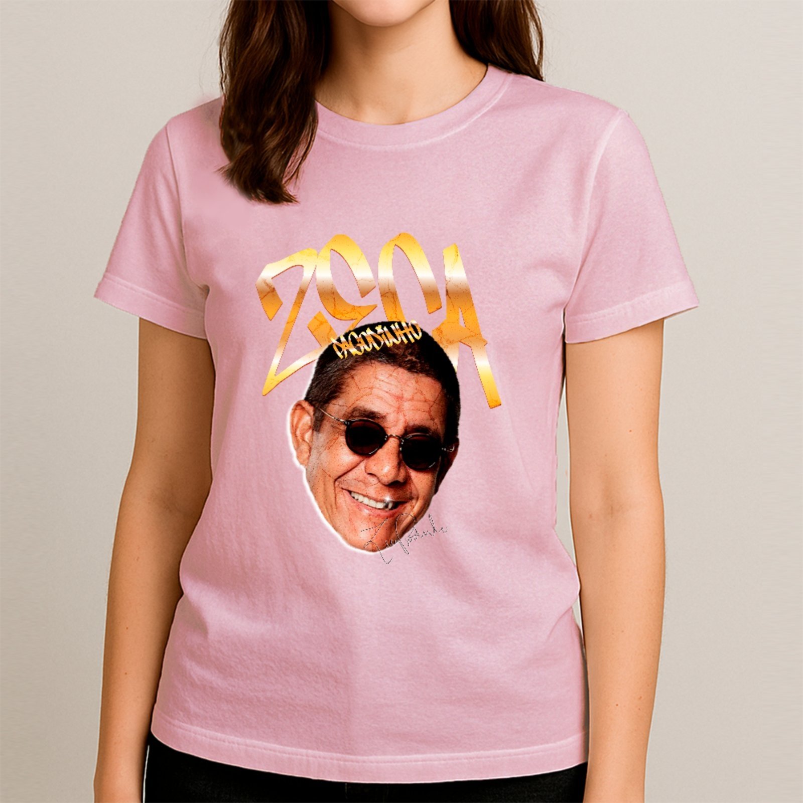 Vista 2 Camiseta Ousy Básica Zeca Pagodinho Clássico Samba Raiz Música Brasileira Unissex preto ousy preto