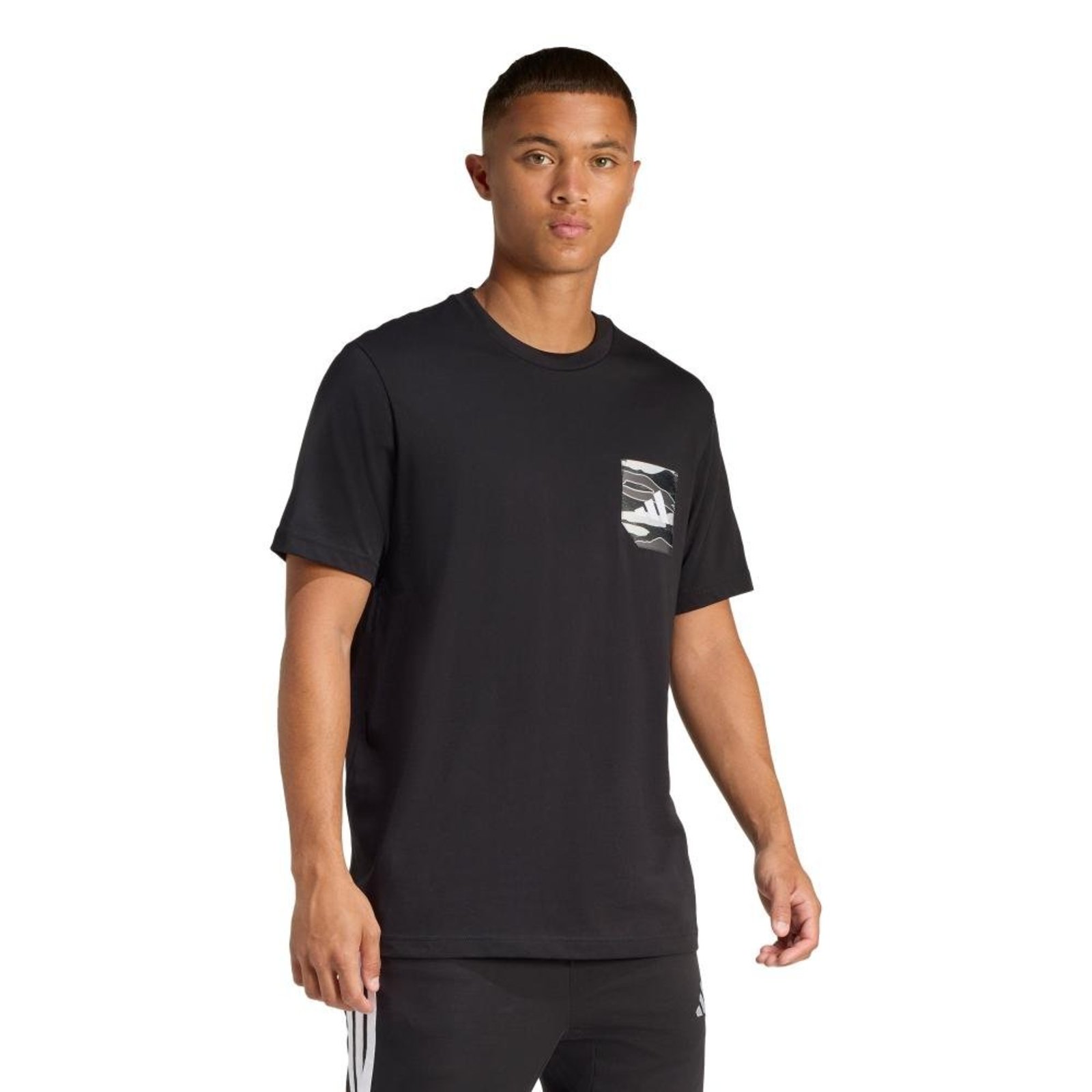 CAMISETA ESTAMPADA CAMO WOVEN POCKET adidas Sportswear Preto