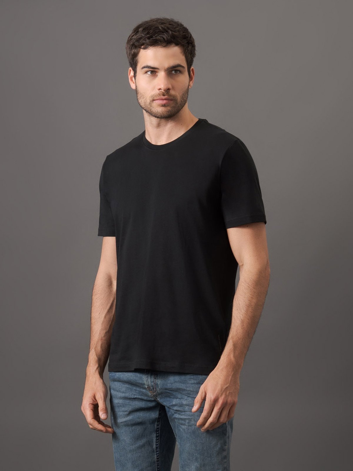 Vista 2 Camiseta Masculina de Algodão Essentials Minimalista Calvin Klein Jeans preto Calvin Klein Jeans preto