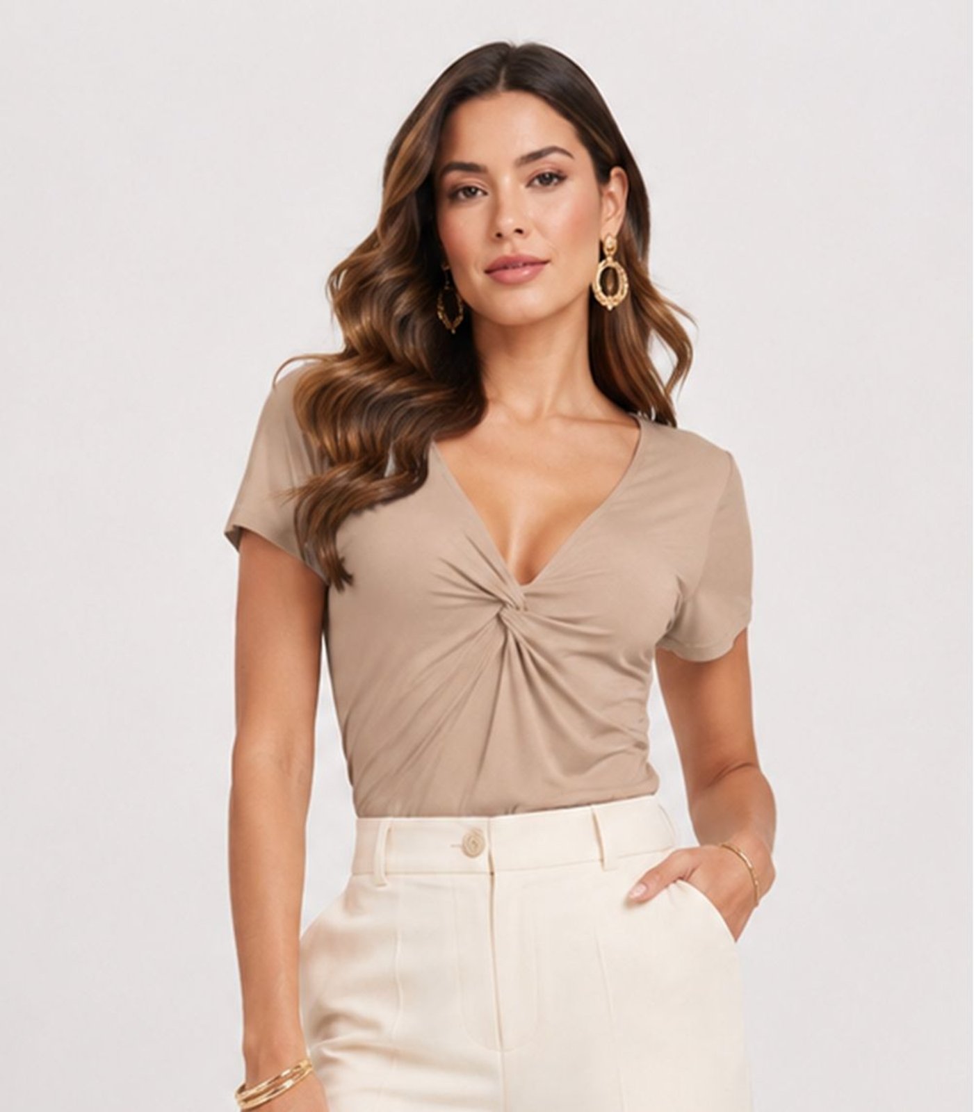 Blusa Feminina Com Decote Em V Infinita Cor Marrom