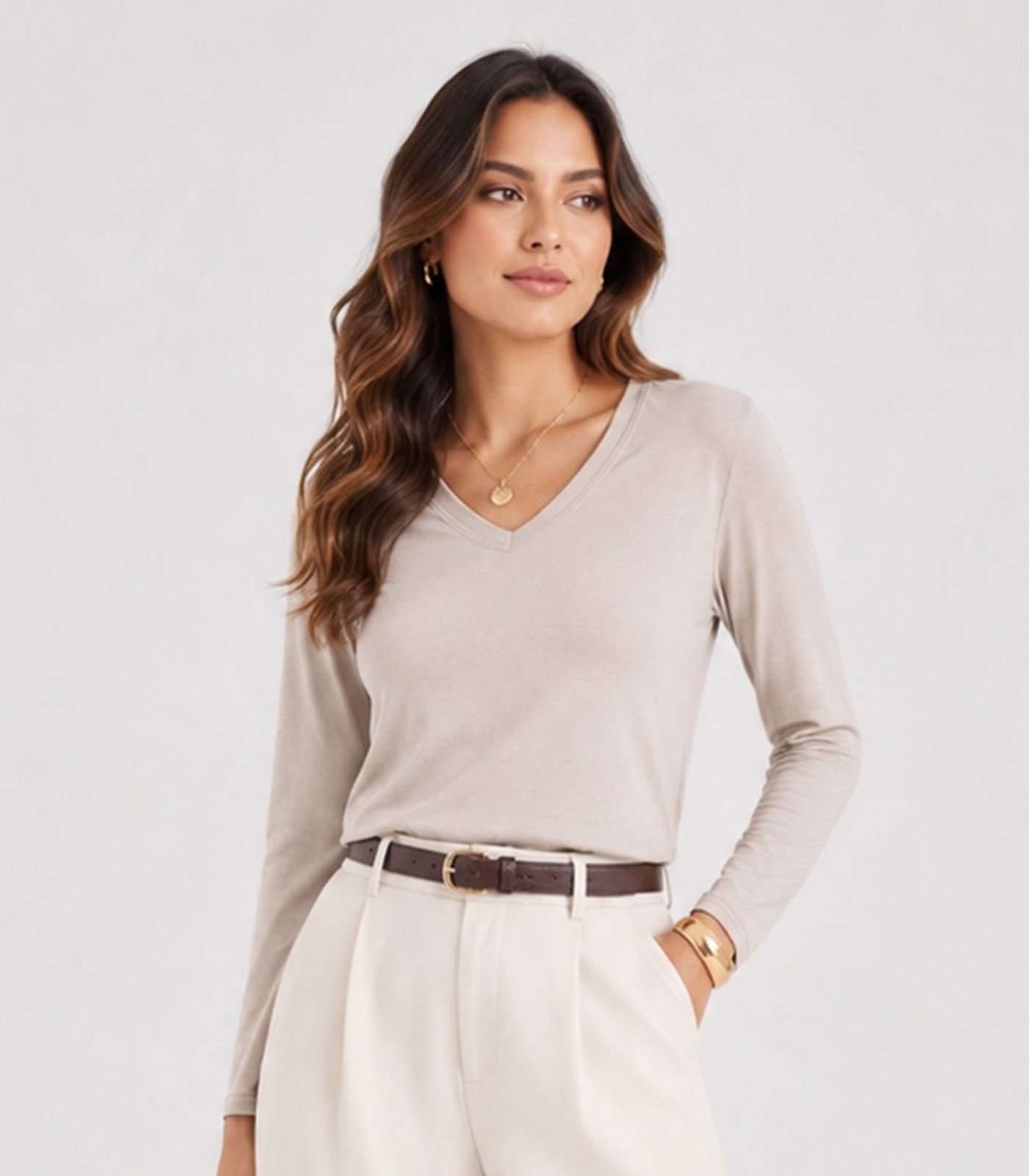 Blusa Feminina Manga Longa Decote V Infinita Cor Bege