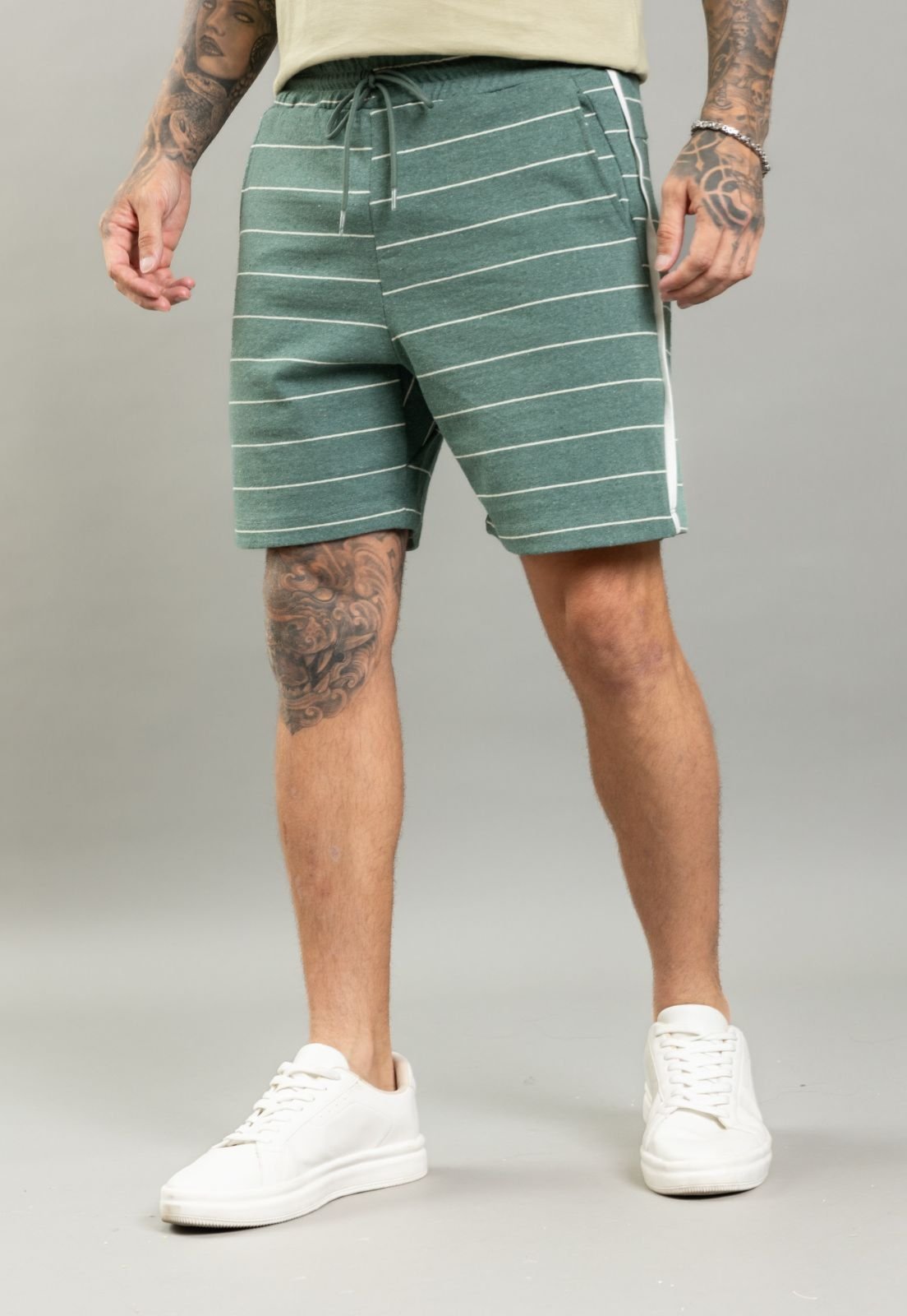 Bermuda Moletom Masculina Listrada com Cordão Dialogo Verde