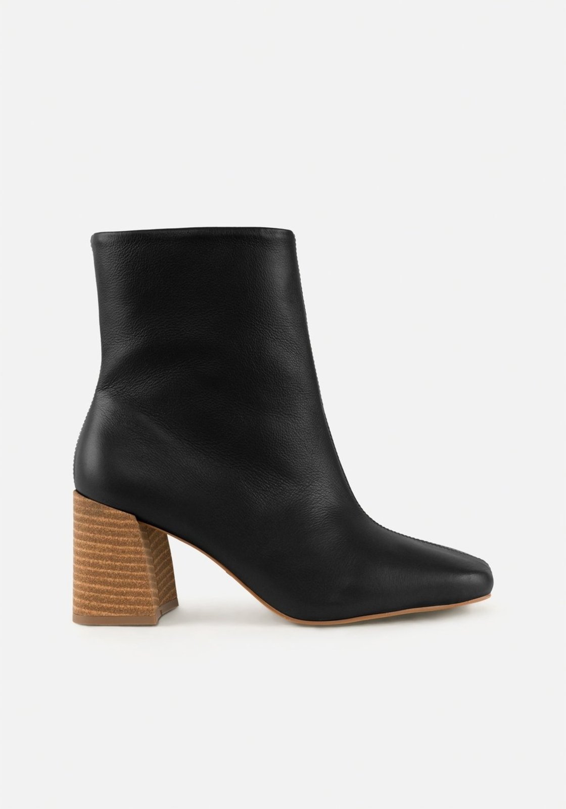 Bota De Couro Com Salto Bloco Médio