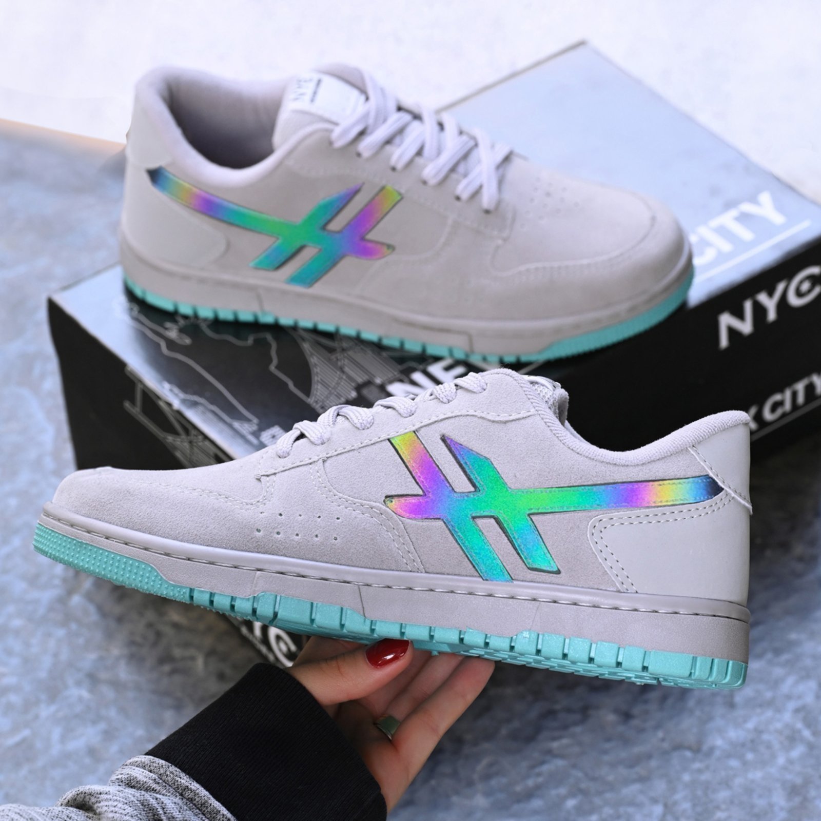 Vista 2 Tenis Skatista Refletivo Nyc Shoes Lançamento Com Estilo NYC CM40 Femenino e Masculino NYC NEW YORK CITY SHOES multicolorido/preto/vermelho NYC NEW YORK CITY SHOES multicolorido/preto/vermelho