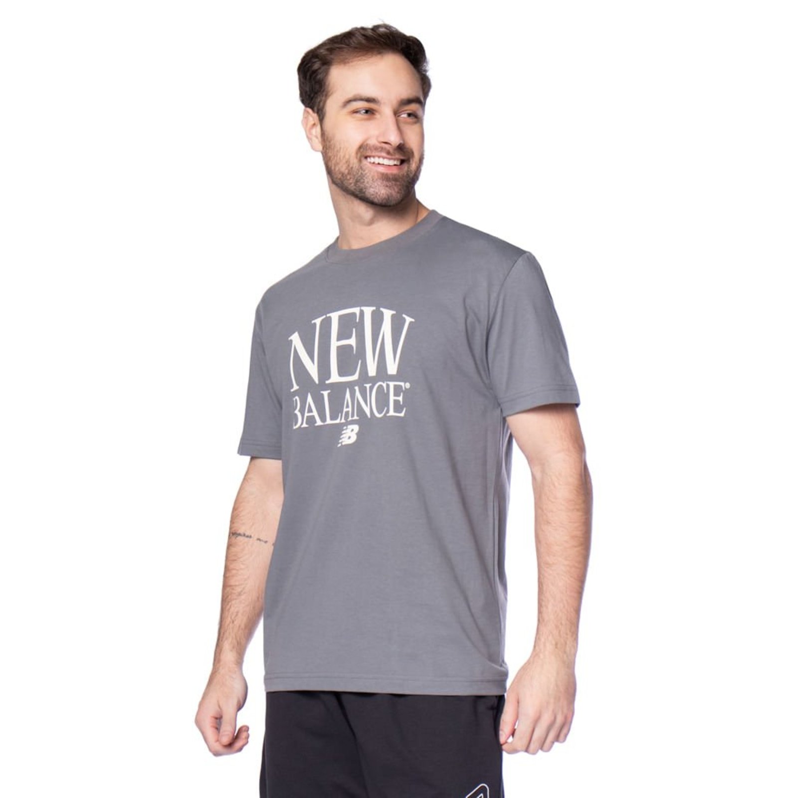 Camiseta Masculina New Balance Reimagined Relaxed Cinza