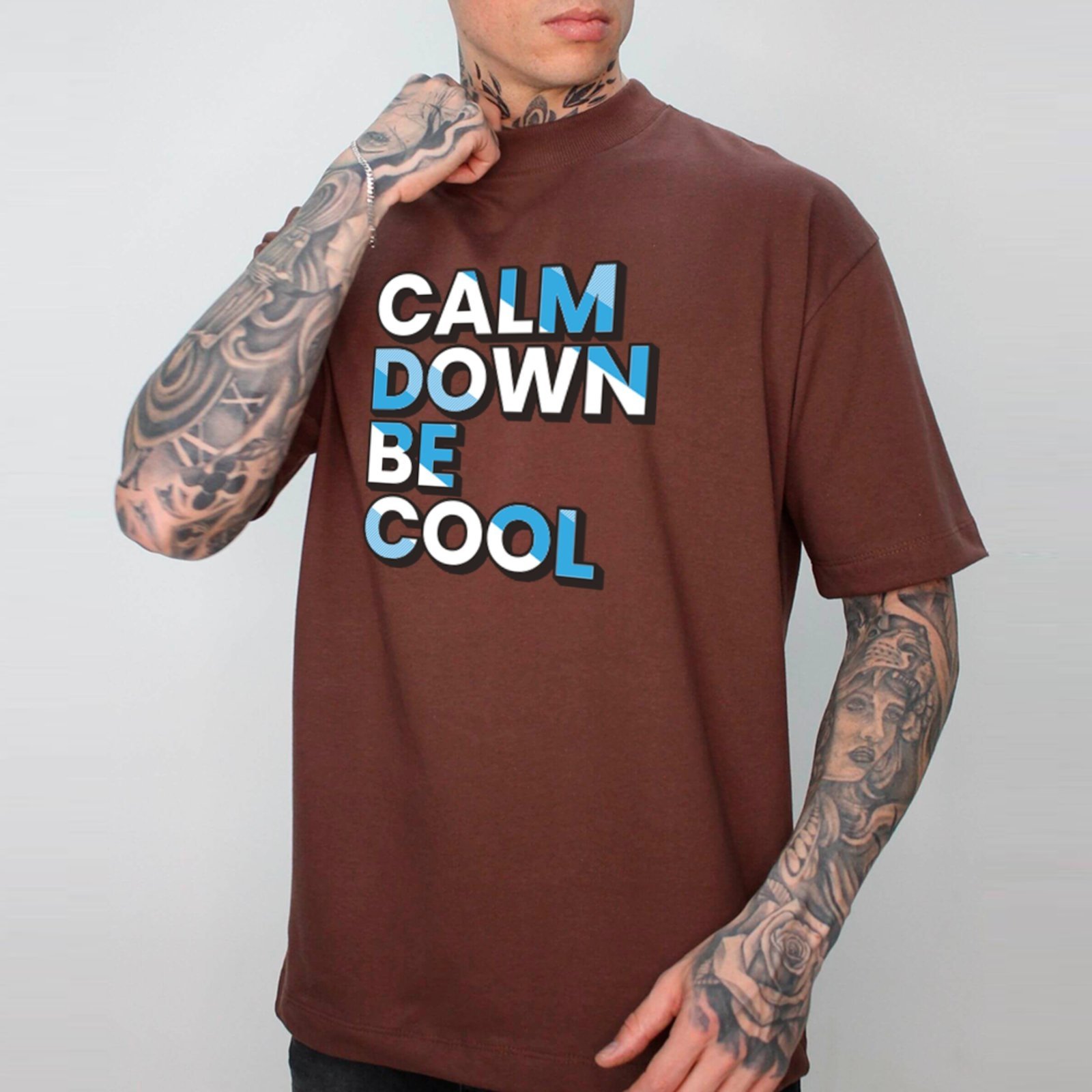 Vista 2 Camiseta Ousy Oversized Calm Down Be Cool Estilo Urbano Autêntico Unissex preto ousy preto