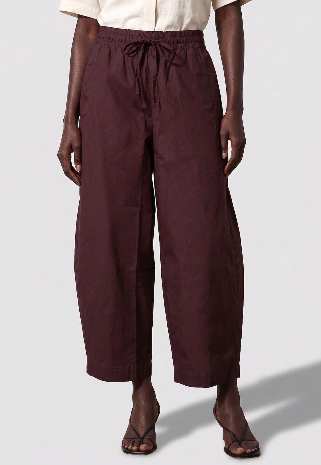 Calça Feminina Cantão Cintura Média Barrel Tricoline Vinho
