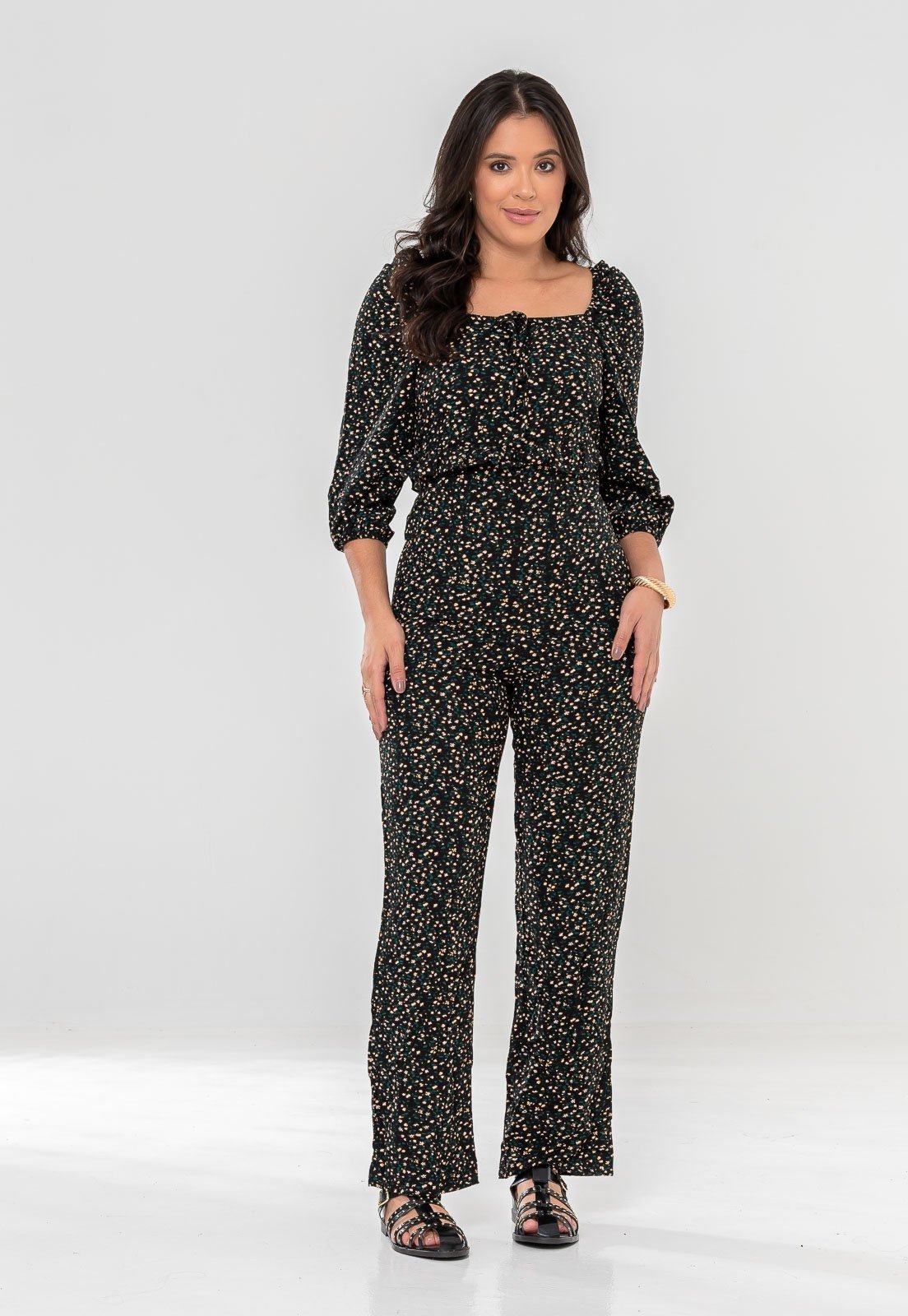 Macacão Aura Alana Viscolinho Floral Preto