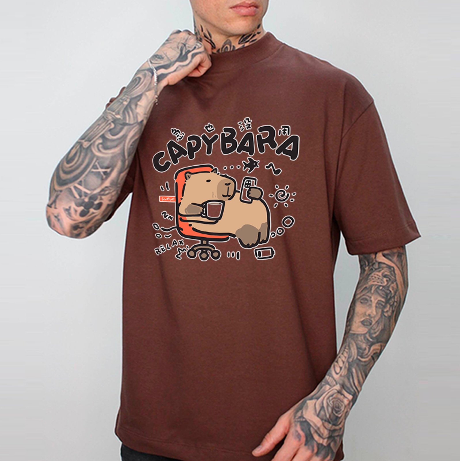 Camiseta Oversized Capivara Relaxando Meme Cartoon Vibes Unissex Marrom