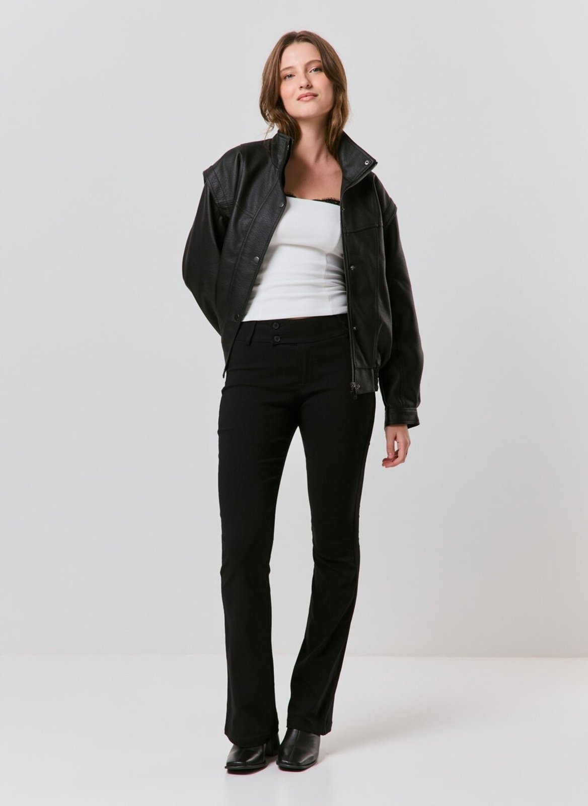 Calça Flare Cintura Baixa Botões