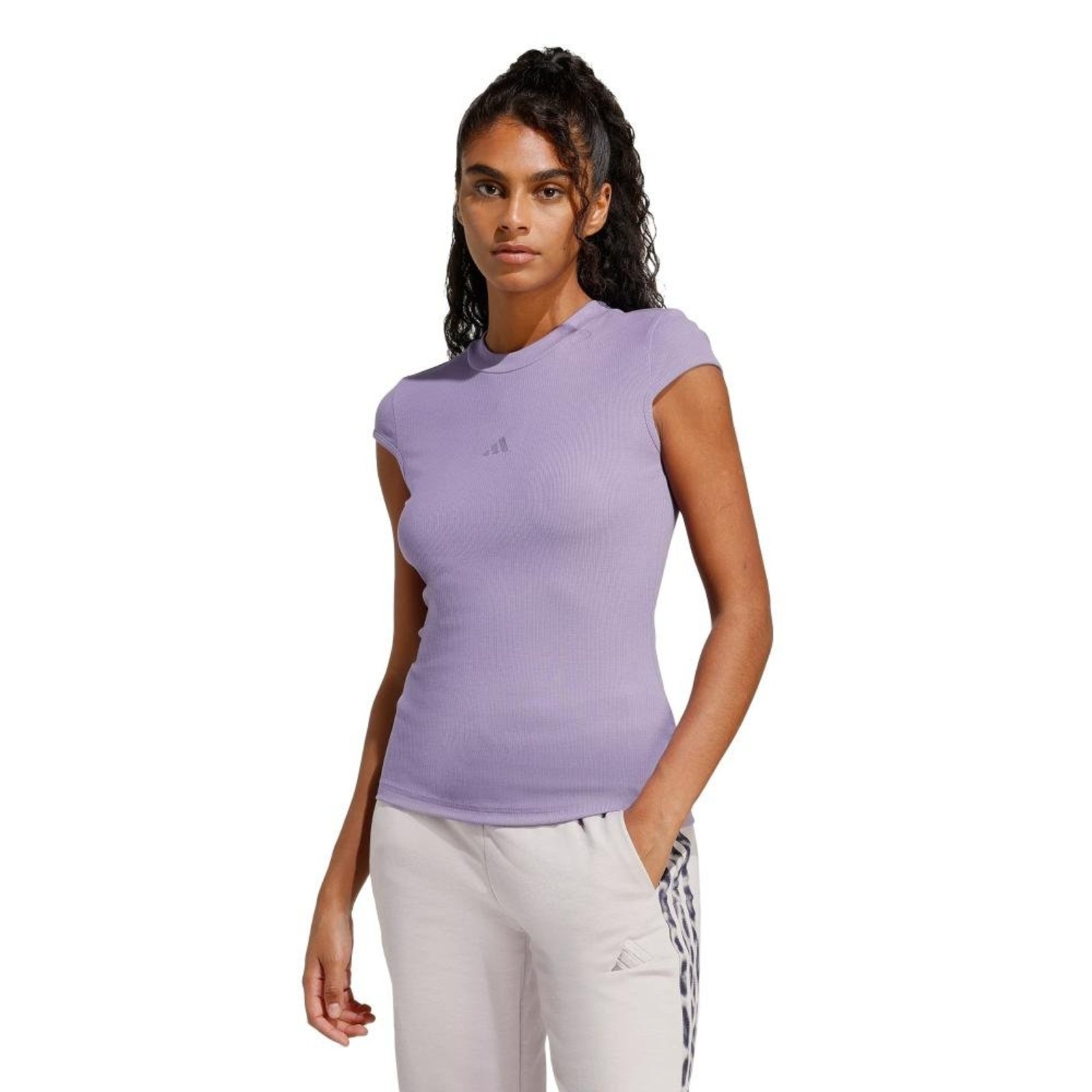 Camiseta Mangas Copinho Canelada Seasonal Essentials adidas Sportswear Roxo