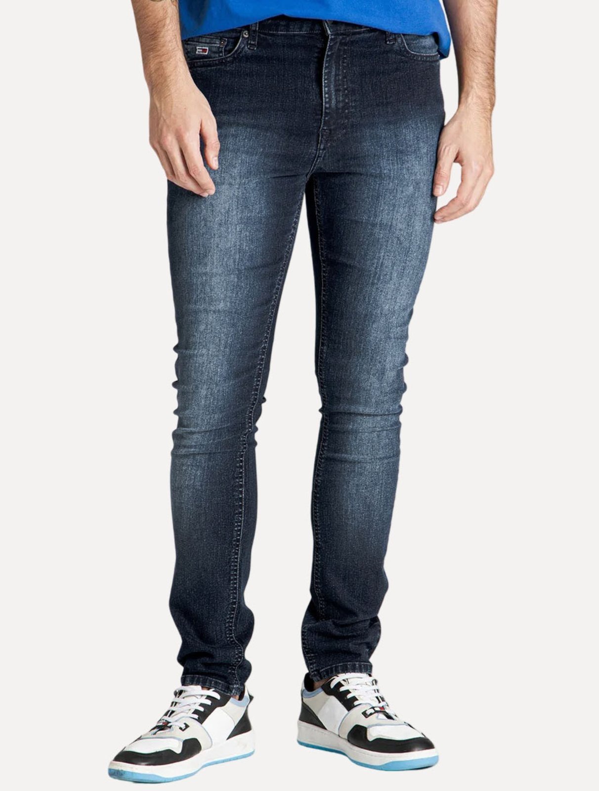 Vista 2 Calça Tommy Jeans Masculina Skinny Simon Flag Azul Escura jeans azul Tommy Jeans jeans azul