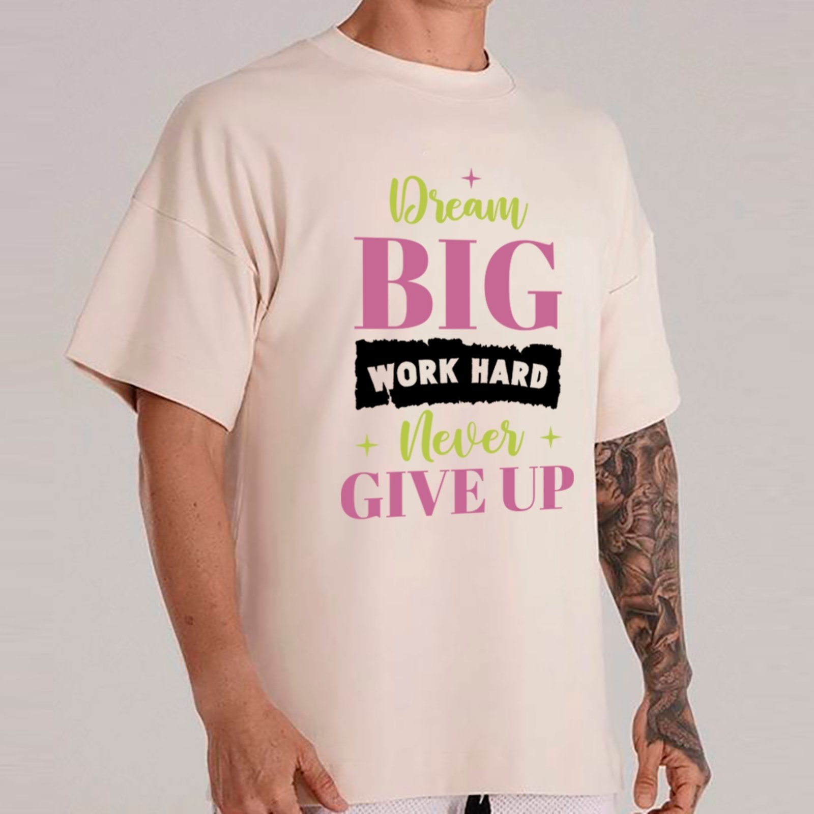 Camiseta OusyDream Big Work Hard Never Give Up Oversized Unissex Off White