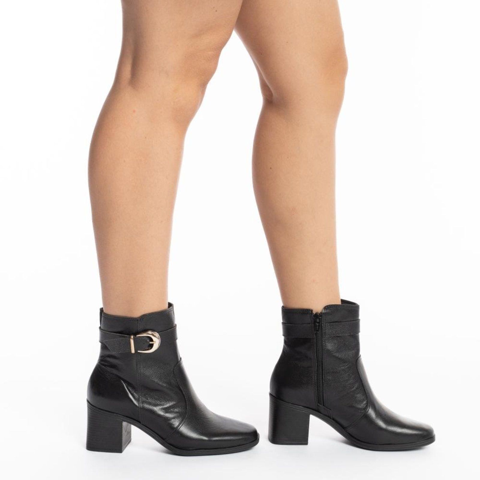 Bota Cano Curto Feminina cê Fivela Salto Médio Preto