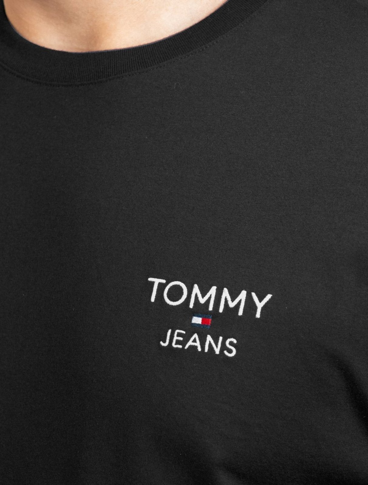 Vista 3 Camiseta Tommy Jeans Masculina Regular Corp Chest Preta preto Tommy Jeans preto