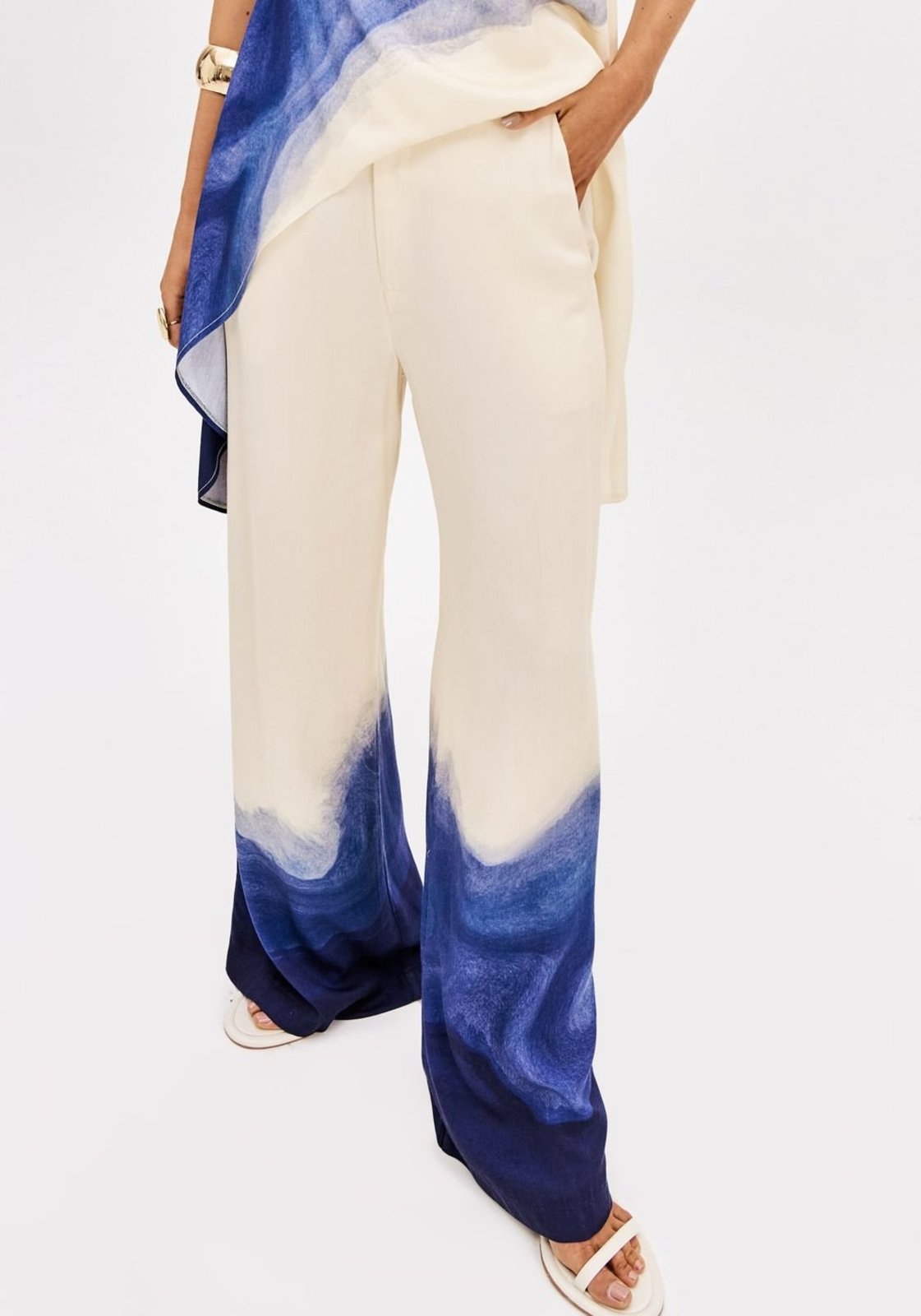 Vista 3 Calça Wide Leg Cintura Alta Estampada Lança Perfume Lança Perfume
