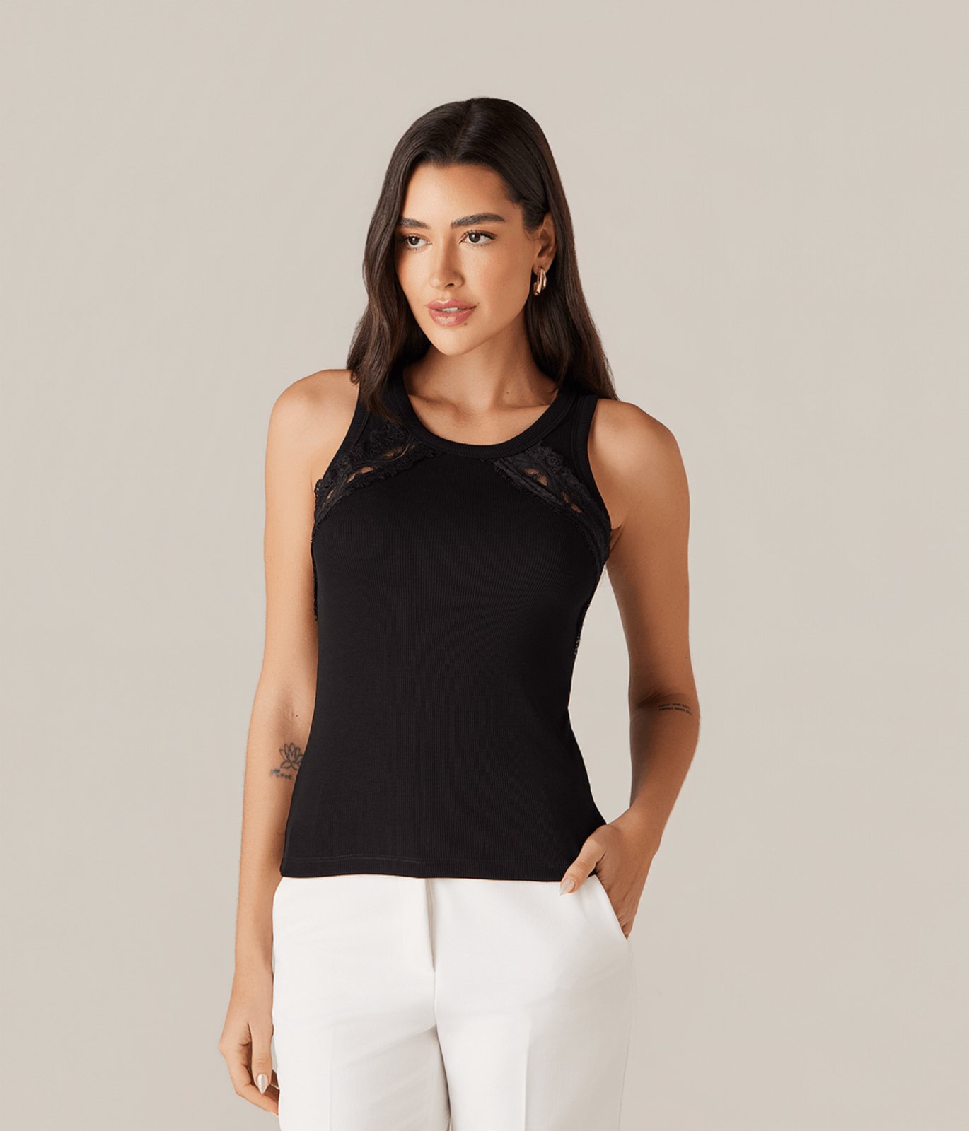 Regata Malha Com Renda Frente Feminina Preta