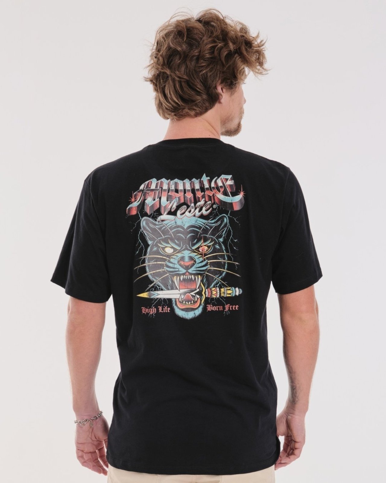 Camiseta Regular Estampada - Born Free Preto