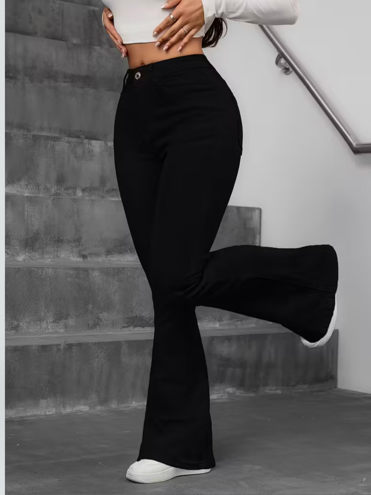 Calça Jeans Flare Alpha Street Wear Preta Feminina Cintura Alta e Caimento Perfeito