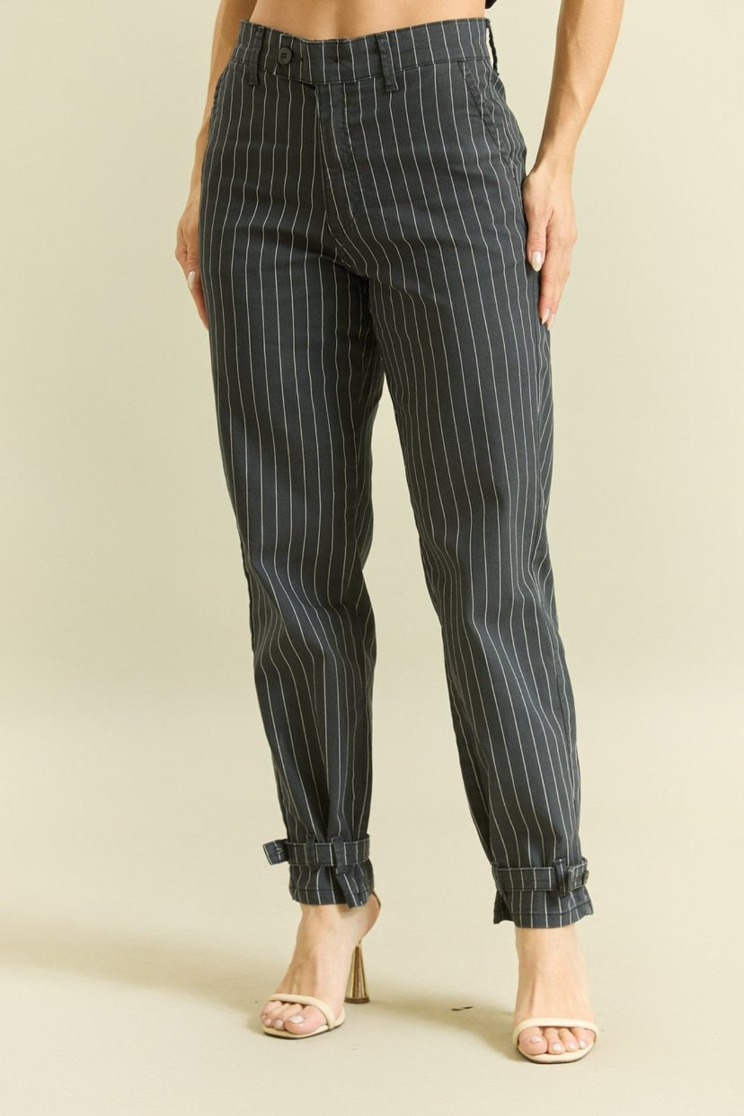 Calça Reta Feminina Risca De Giz Dialogo Preto