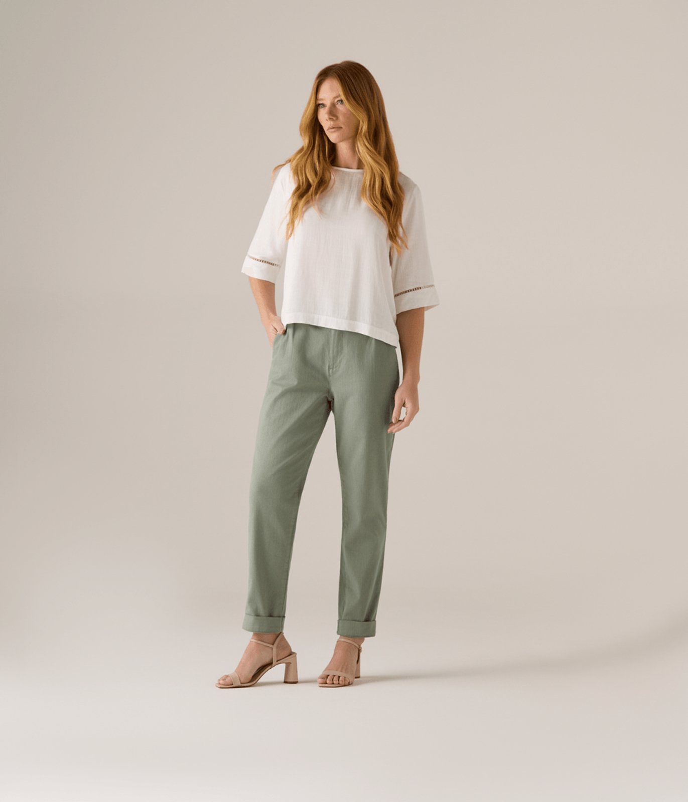 Calca Makenji Reta Com Pregas E Bolso-Faca Feminina Verde