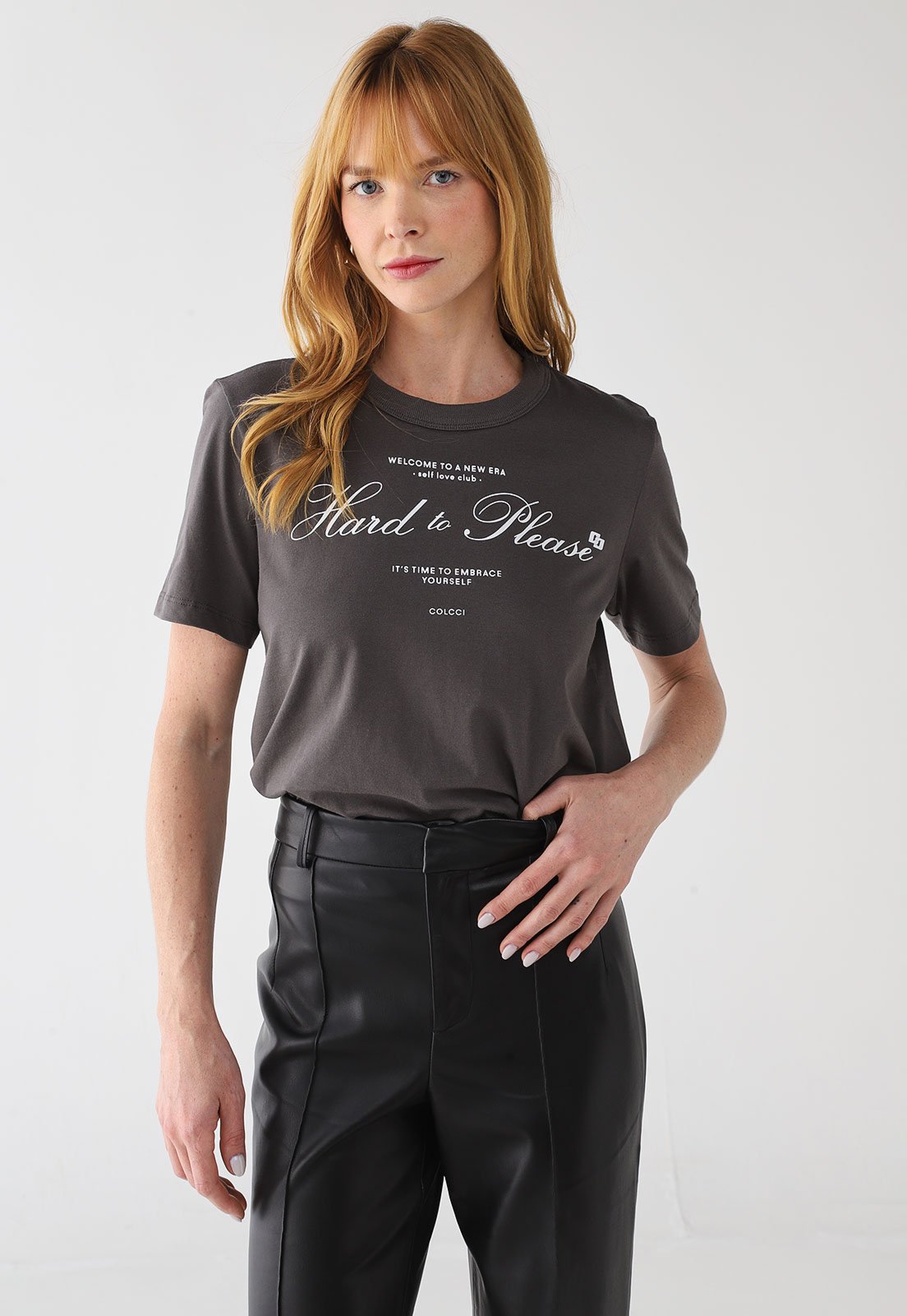 Camiseta Feminina Colcci Estampa Hard to Please Cinza Escuro