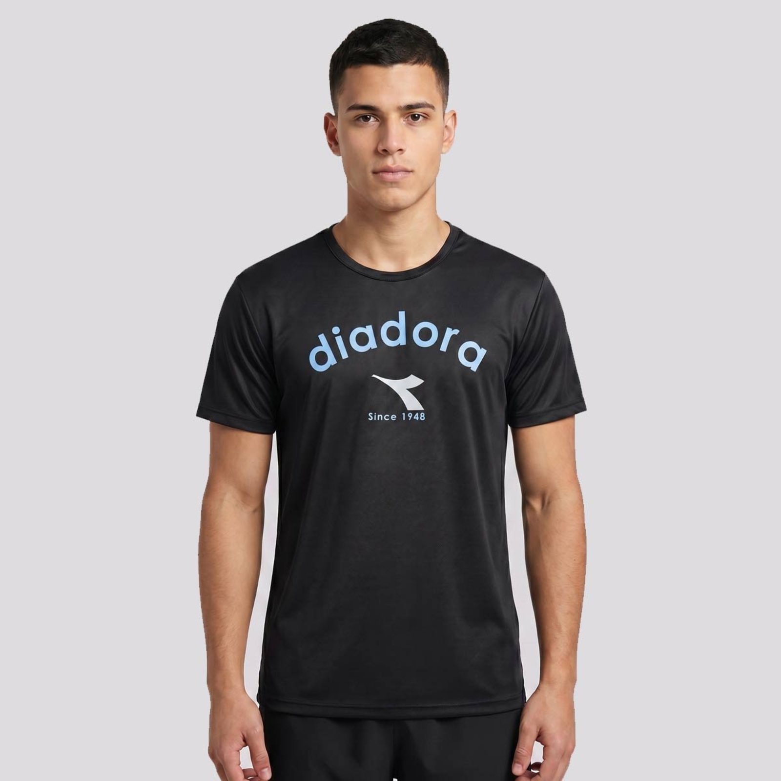 Camiseta Diadora Basic Logo Preta