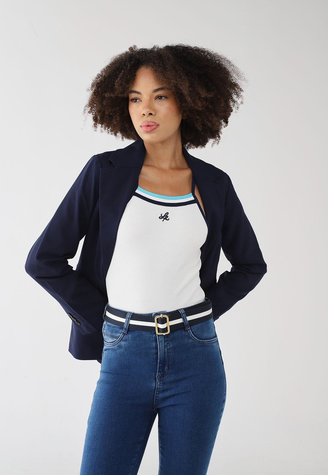 Vista 2 Regata Feminina Lança Perfume Canelada Bordado Branco e Azul branco azul Lança Perfume branco azul
