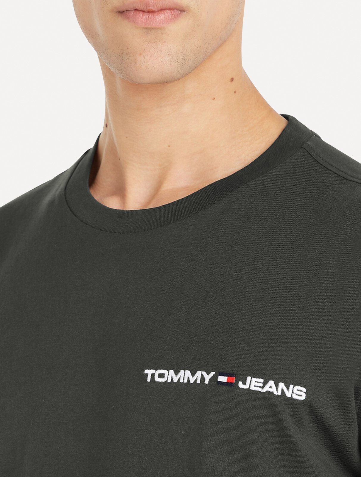 Vista 3 Camiseta Tommy Jeans Masculina Classic Linear Embroidered Chest Chumbo cinza Tommy Jeans cinza