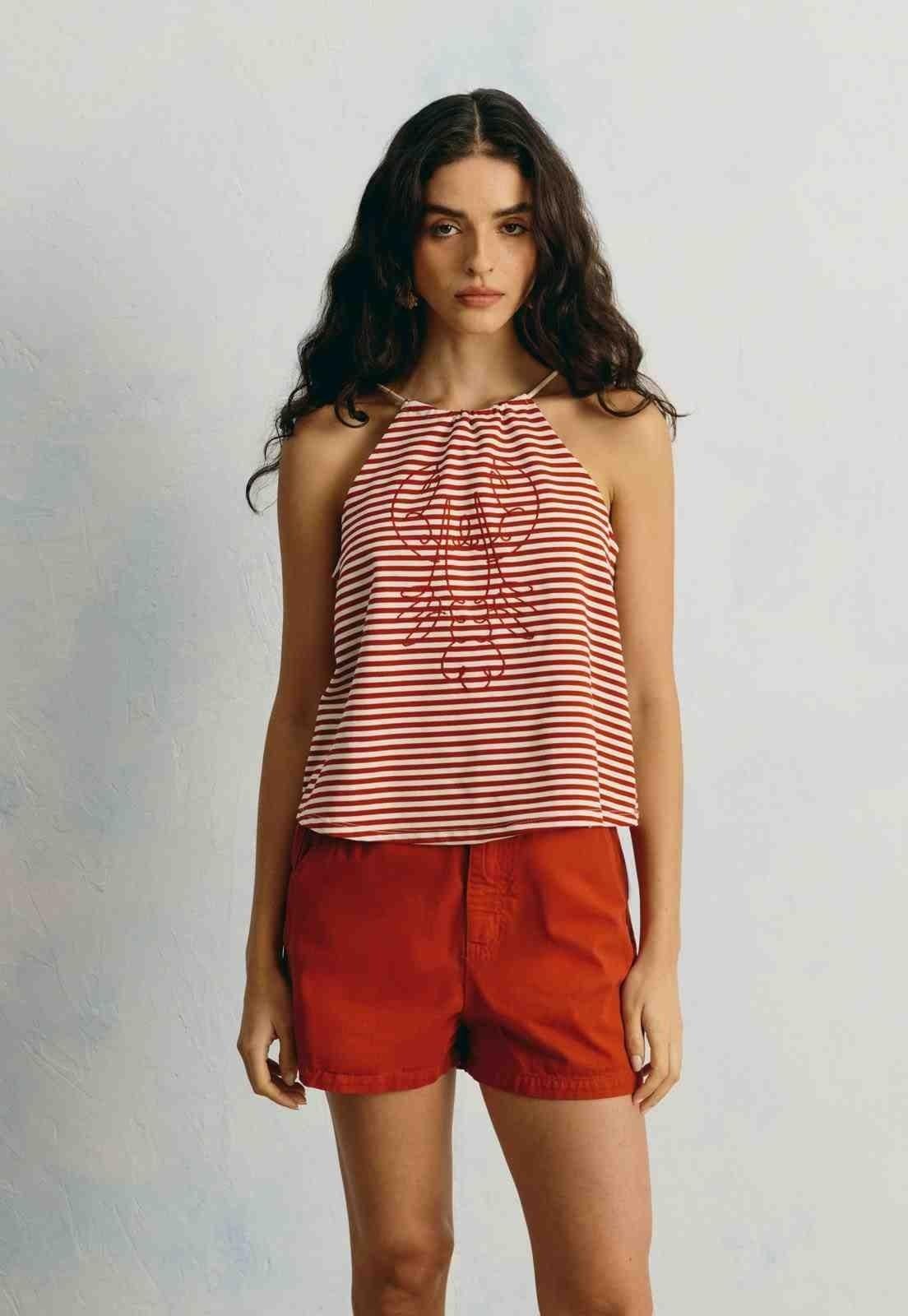 Short Sarja Liso Vermelho