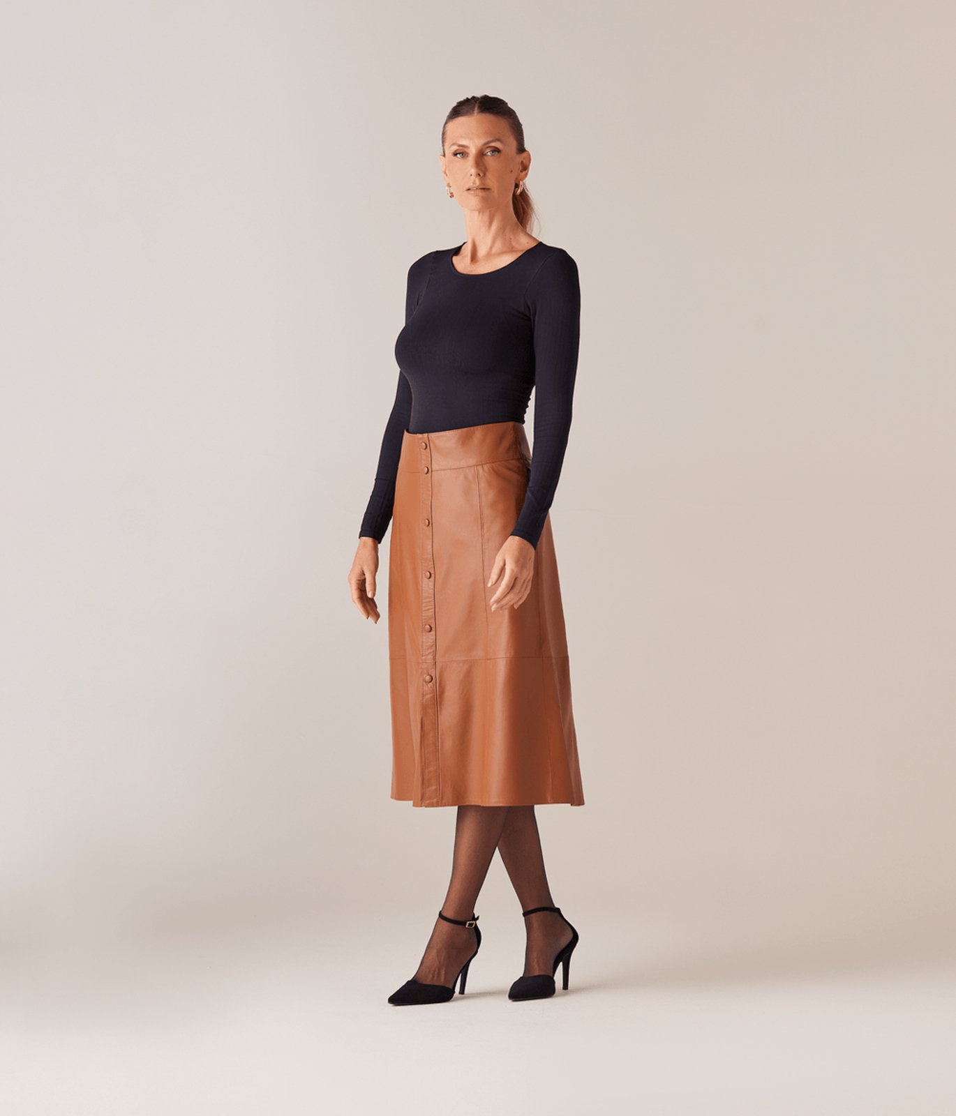 Saia Couro Pelica Midi Com Botoes Frente Feminina Caramelo