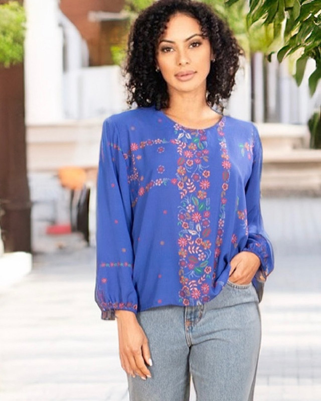 Blusa Básica Manga Longa Azul Floral