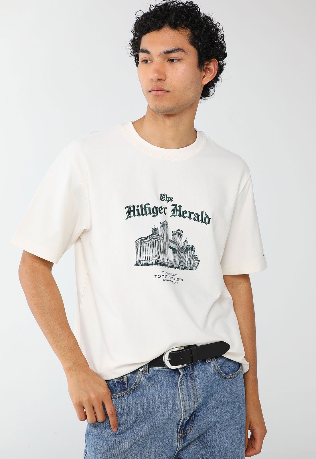 Vista 2 Camiseta Masculina Tommy Hilfiger Herald Skylin Off-White off-white white Tommy Hilfiger off-white white