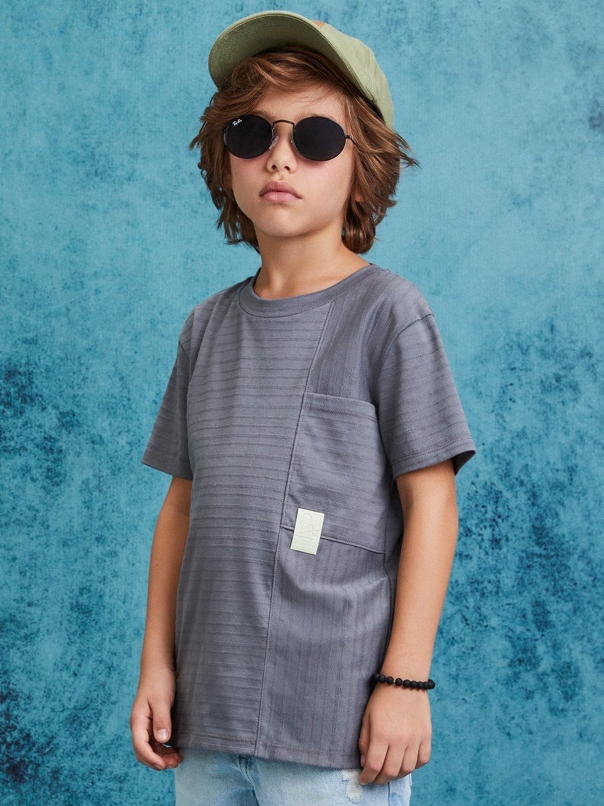 Infantil - Camiseta Cinza com Recortes e Bolso