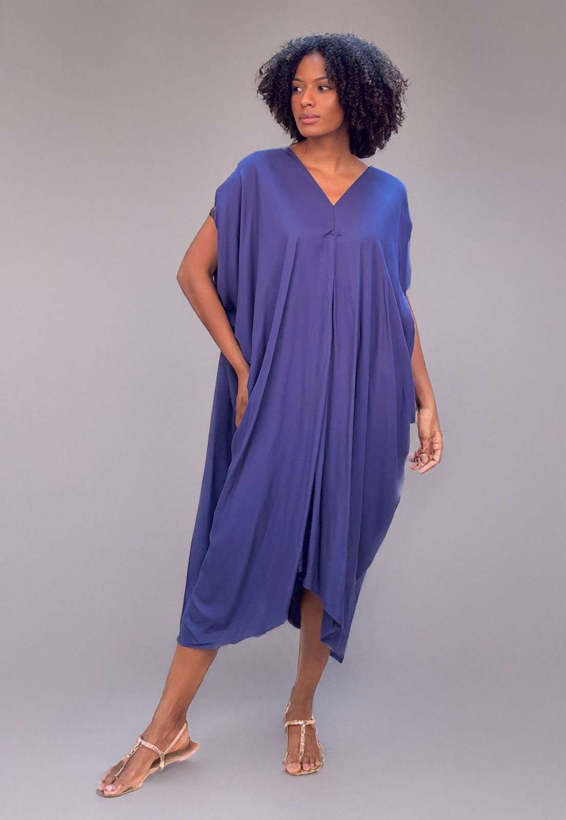 Vestido Kaftan Detalhes nas Costas Azul Marinho