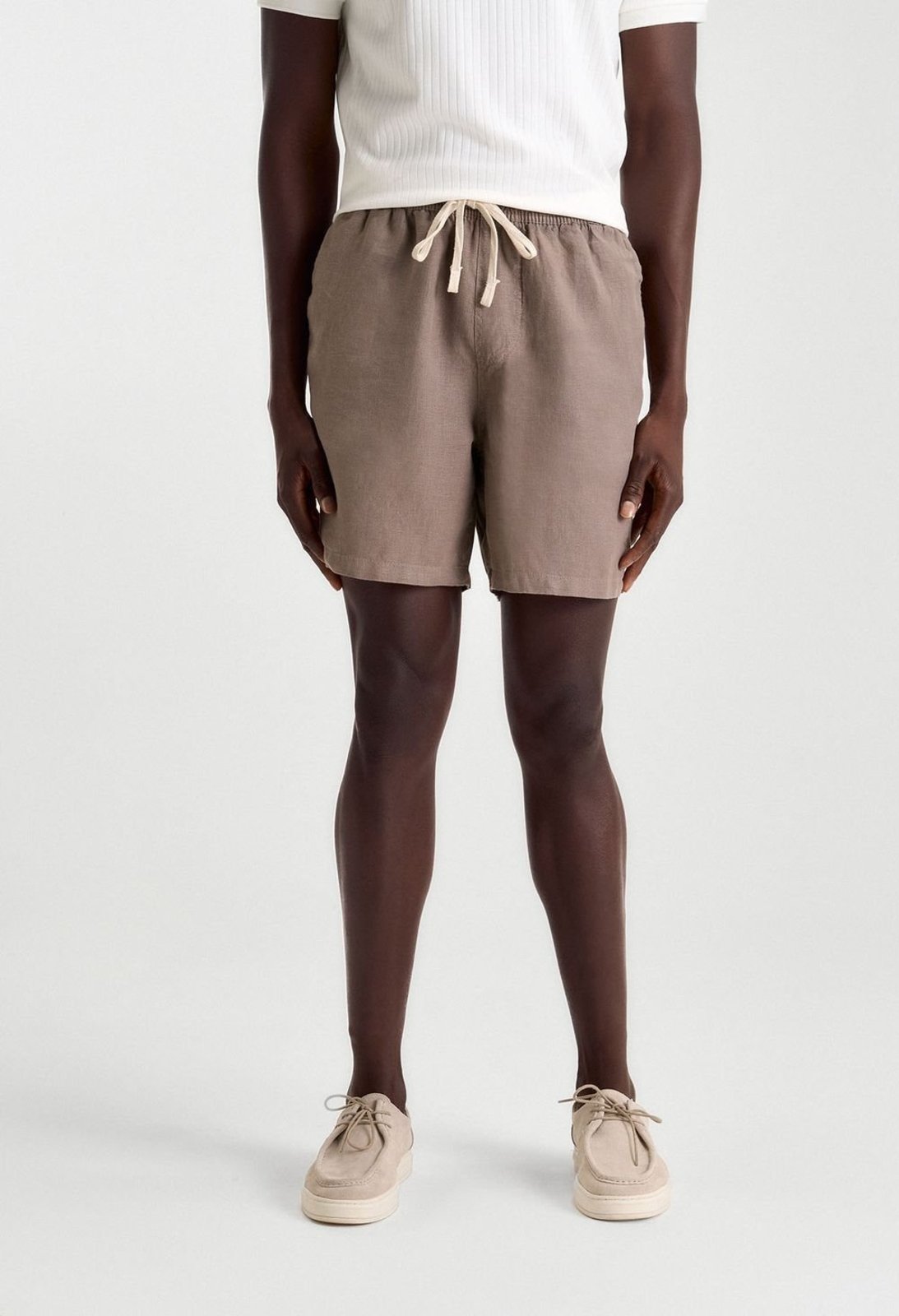 SHORT DOCTHOS CONCEPT LINHO TINTURADO SHORT DOCTHOS CONCEPT LINHO TINTURADO 037 NOZES GG
