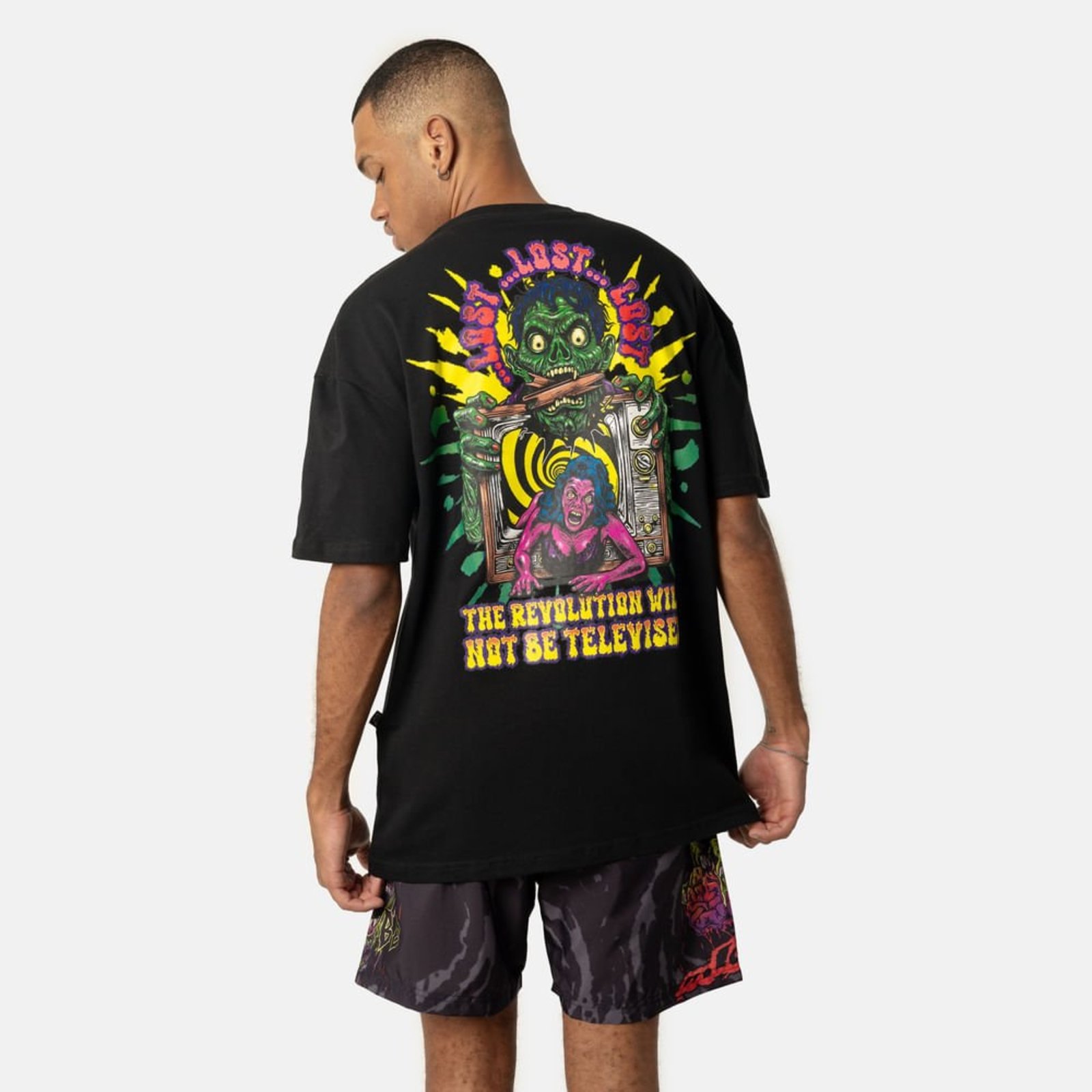 T-Shirt Box Fit Revolution Preto