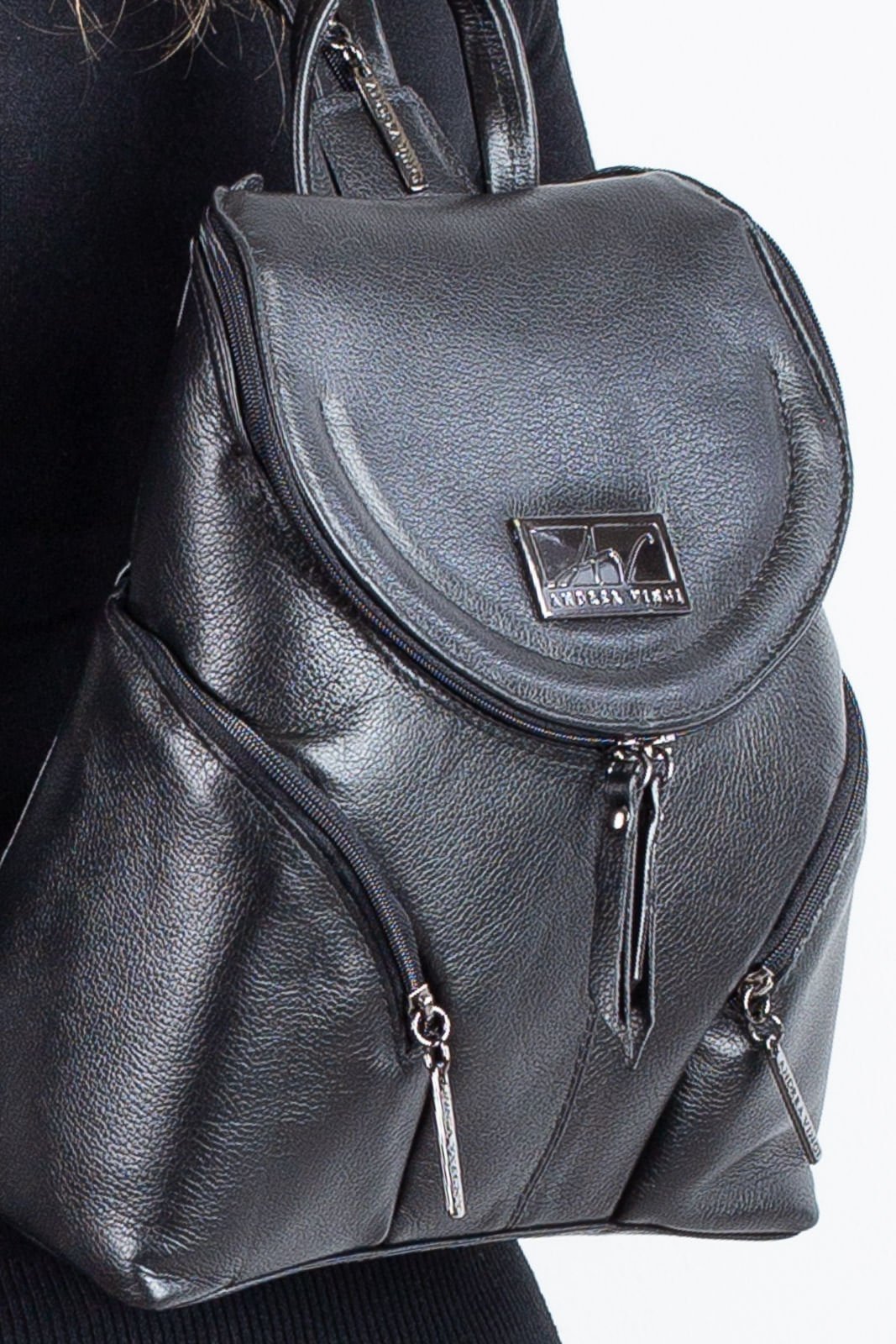 Mochila pequena de couro liso metais grafite Cecília - Preto