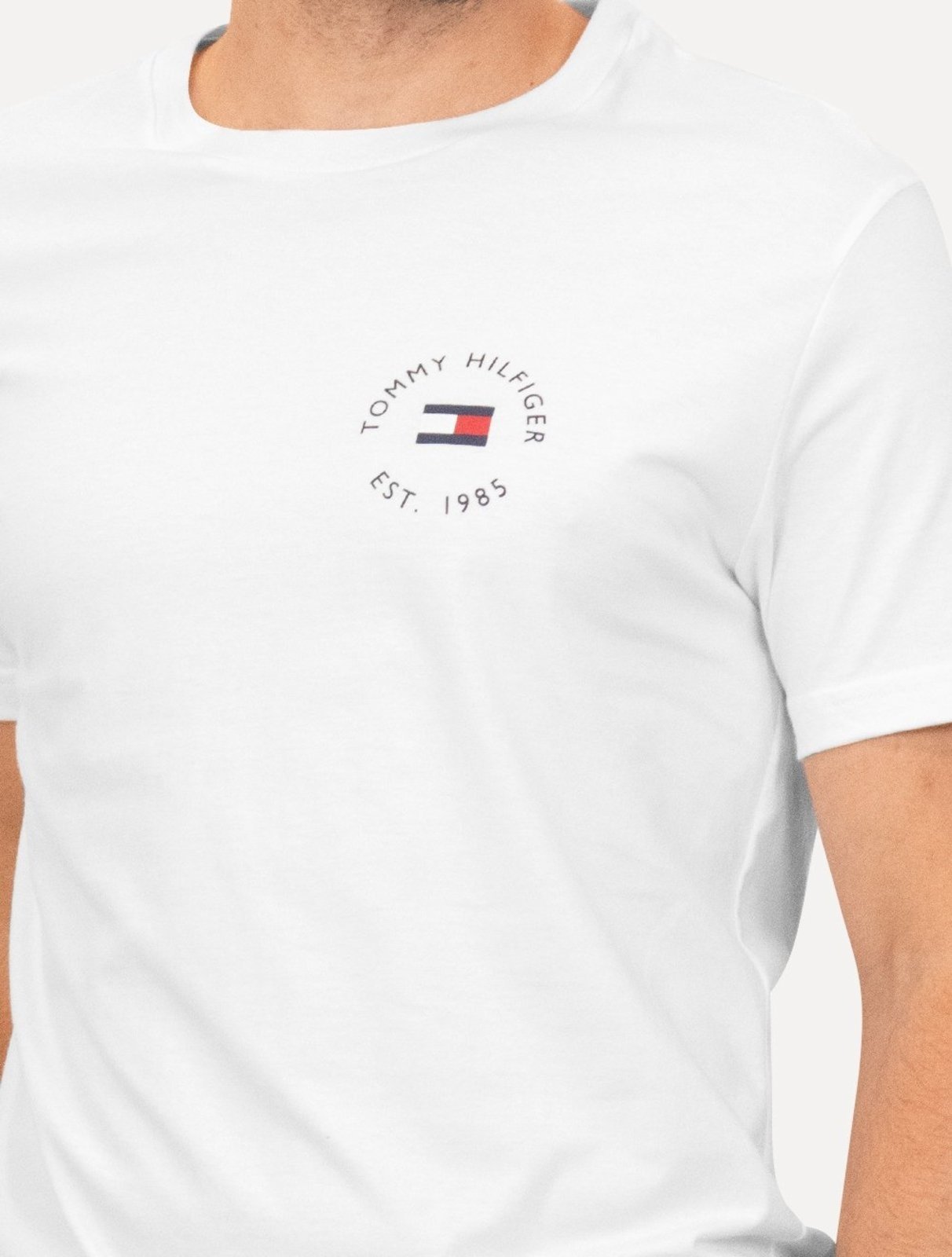 Vista 3 Camiseta Tommy Hilfiger Masculina Roundle Logo Chest Branca branco Tommy Hilfiger branco