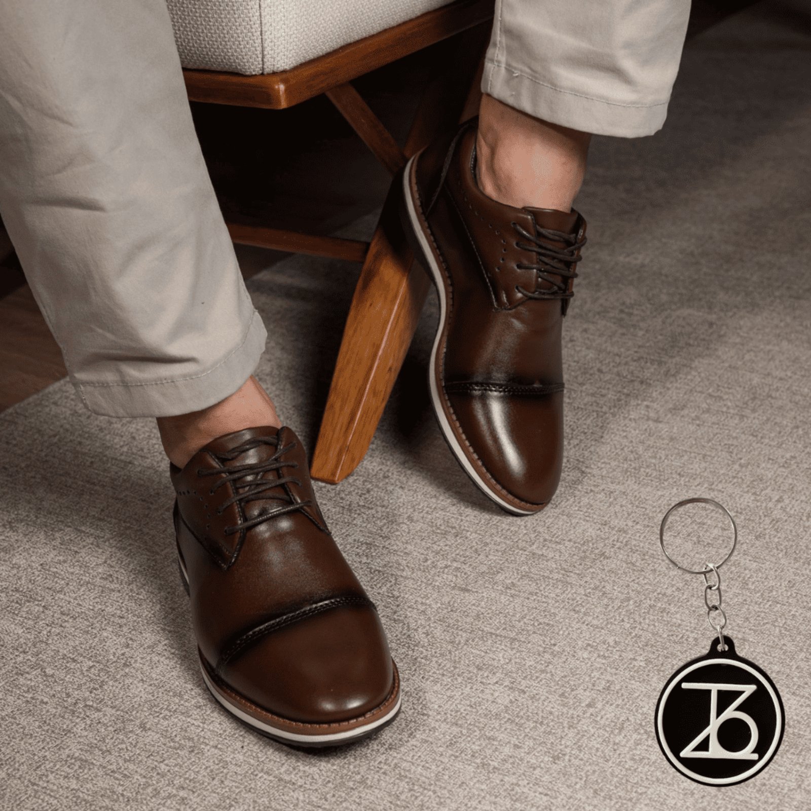 Sapato Masculino Oxford Santiago Confortável Sapato Masculino Social Brogue + Brinde Chaveiro Thézb